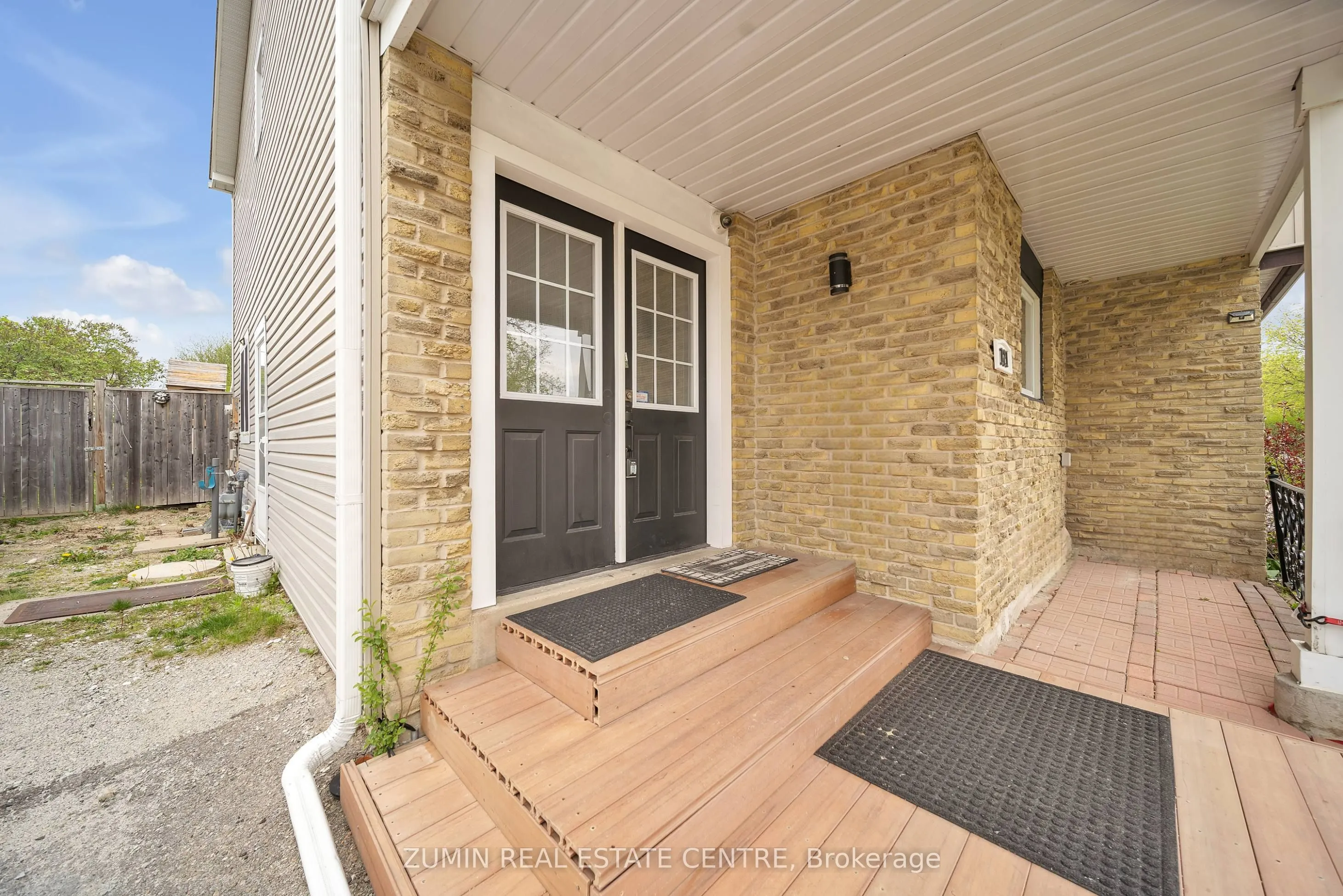 121 Carberry Crescent