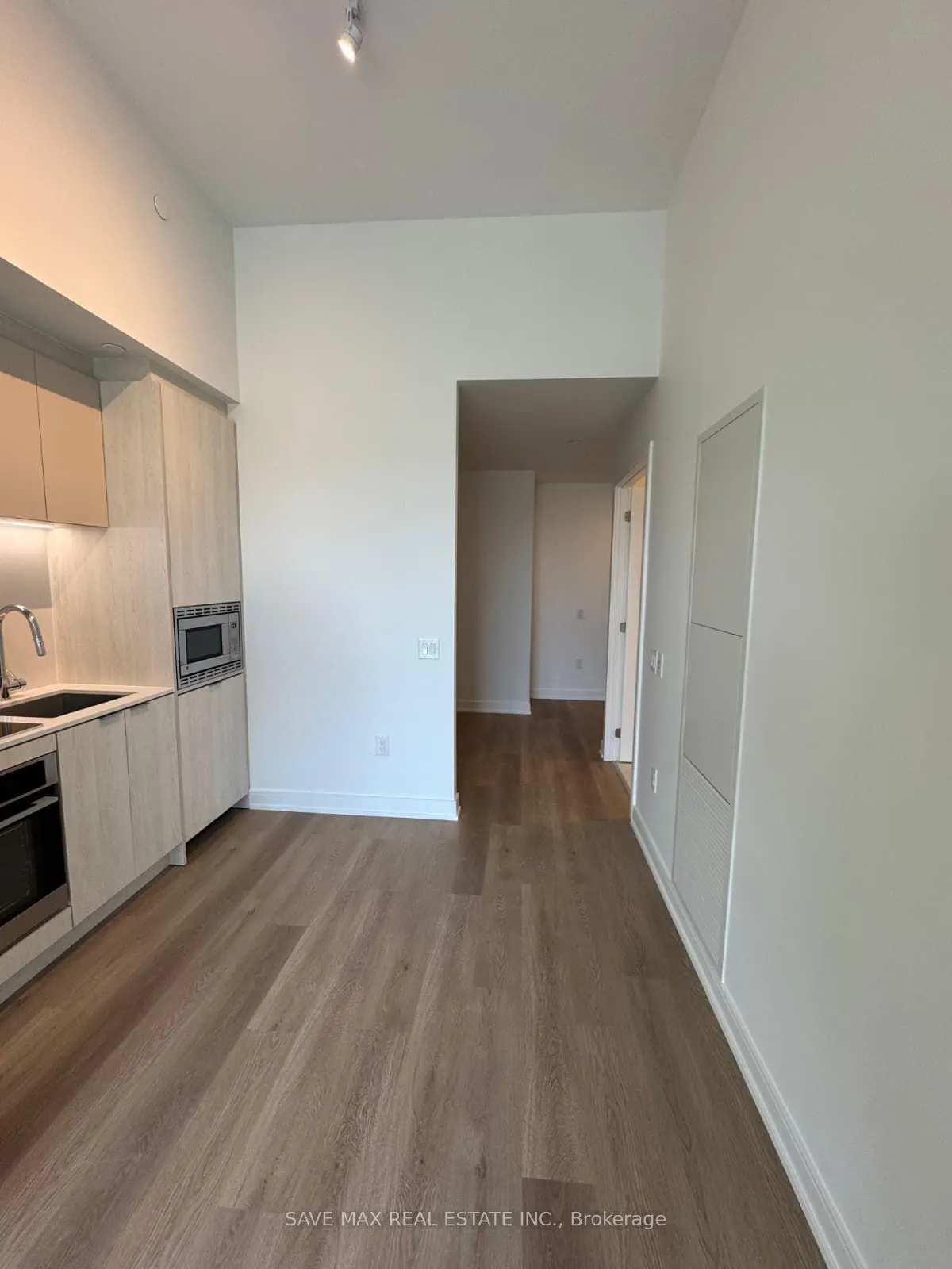 89 Dundas St Street W, #729