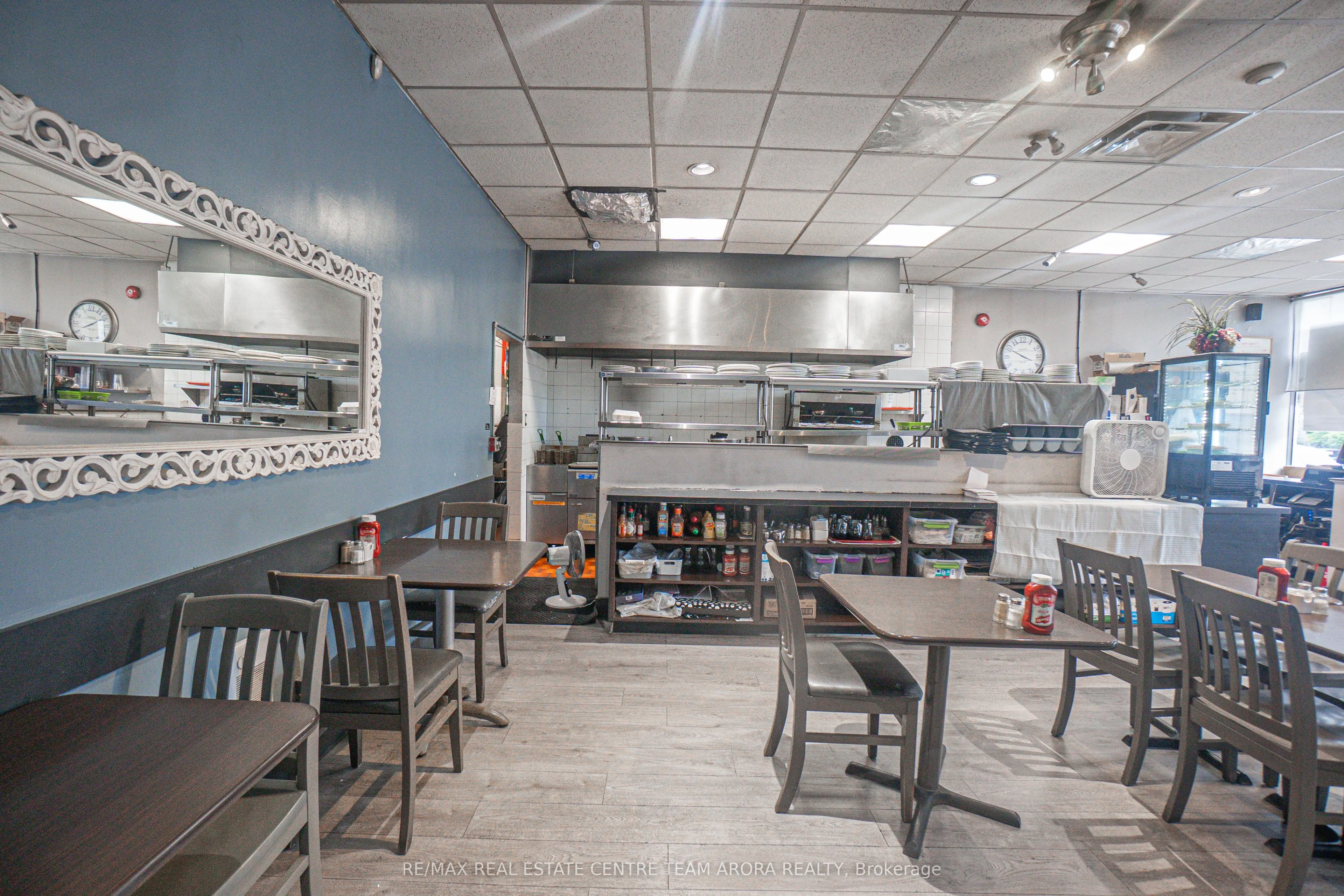 360 Lakeshore Road W