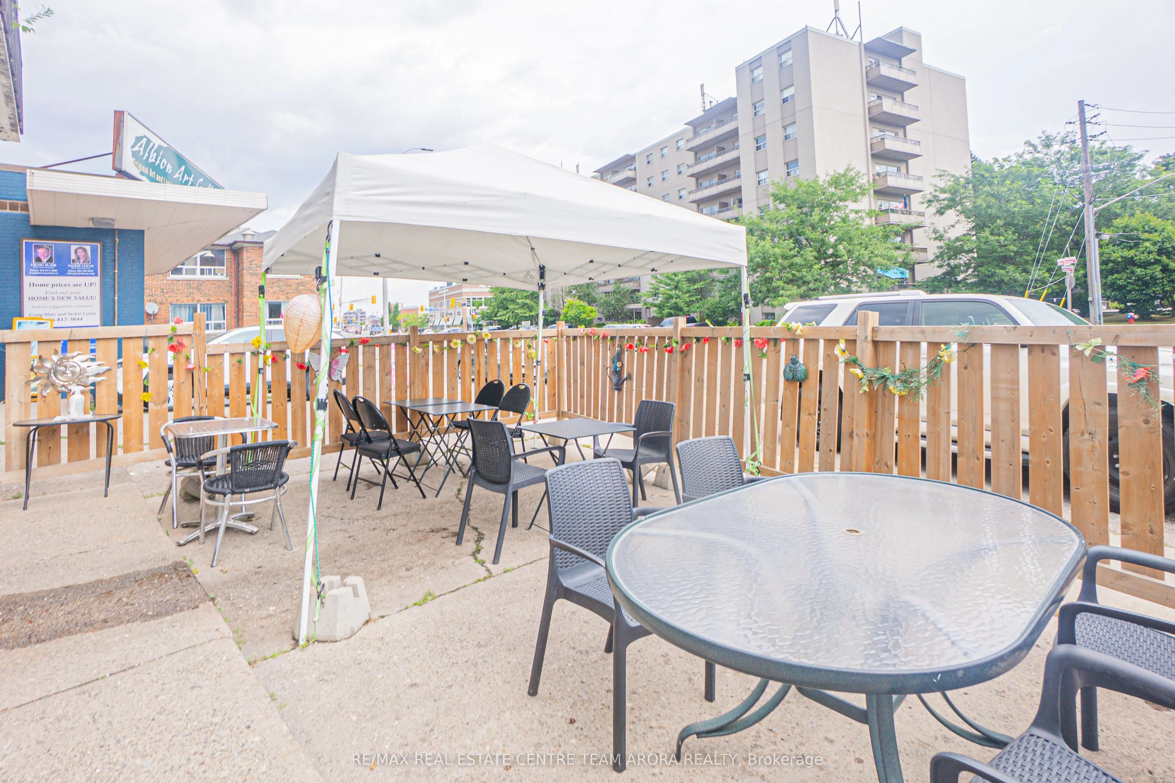 360 Lakeshore Road W
