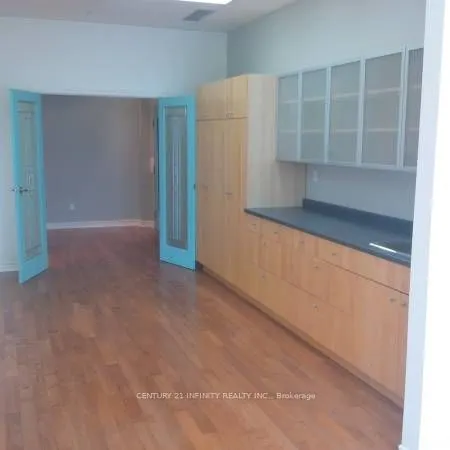 323 Kerr Street, #200