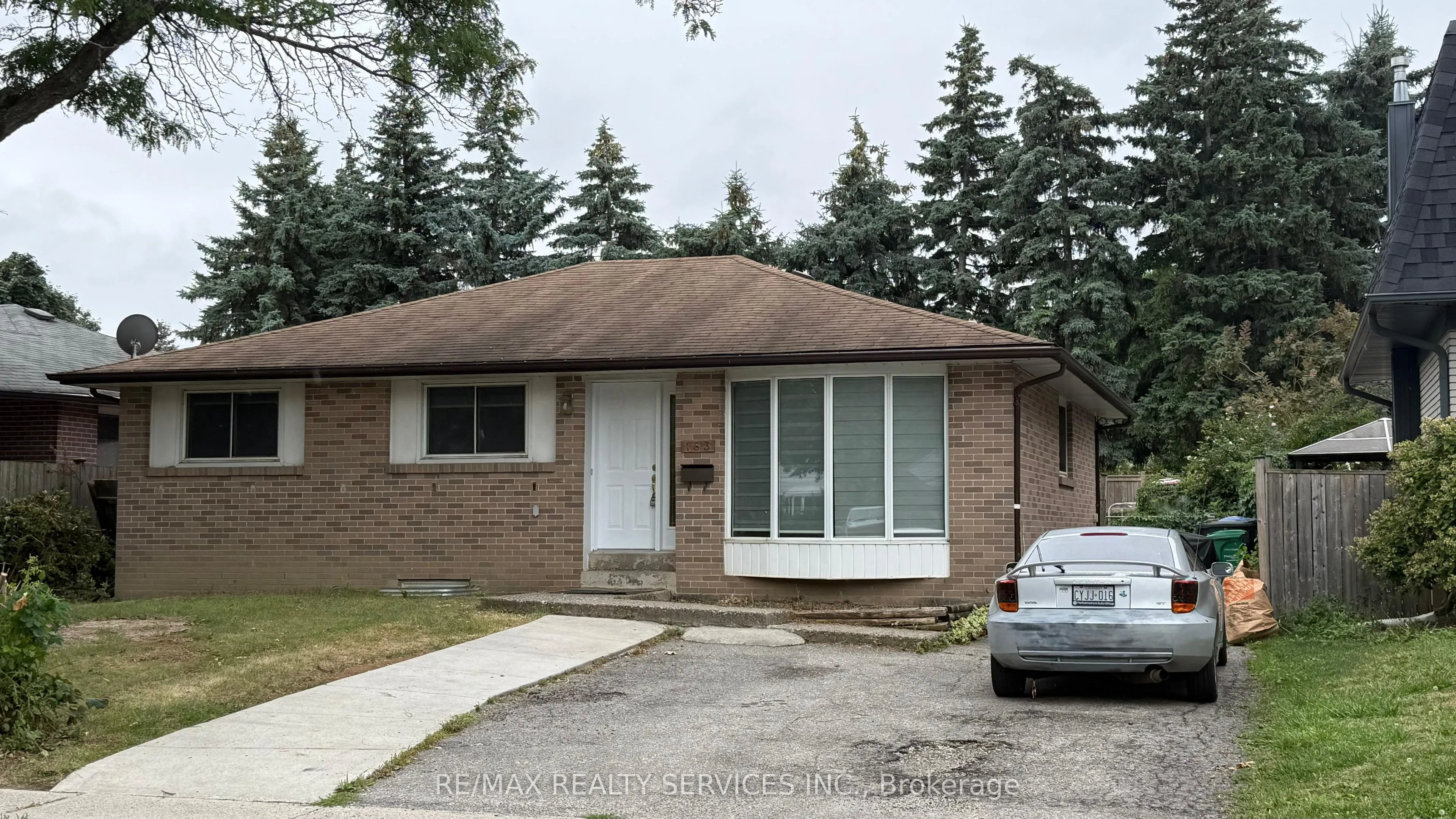 163 Mcmurchy Avenue