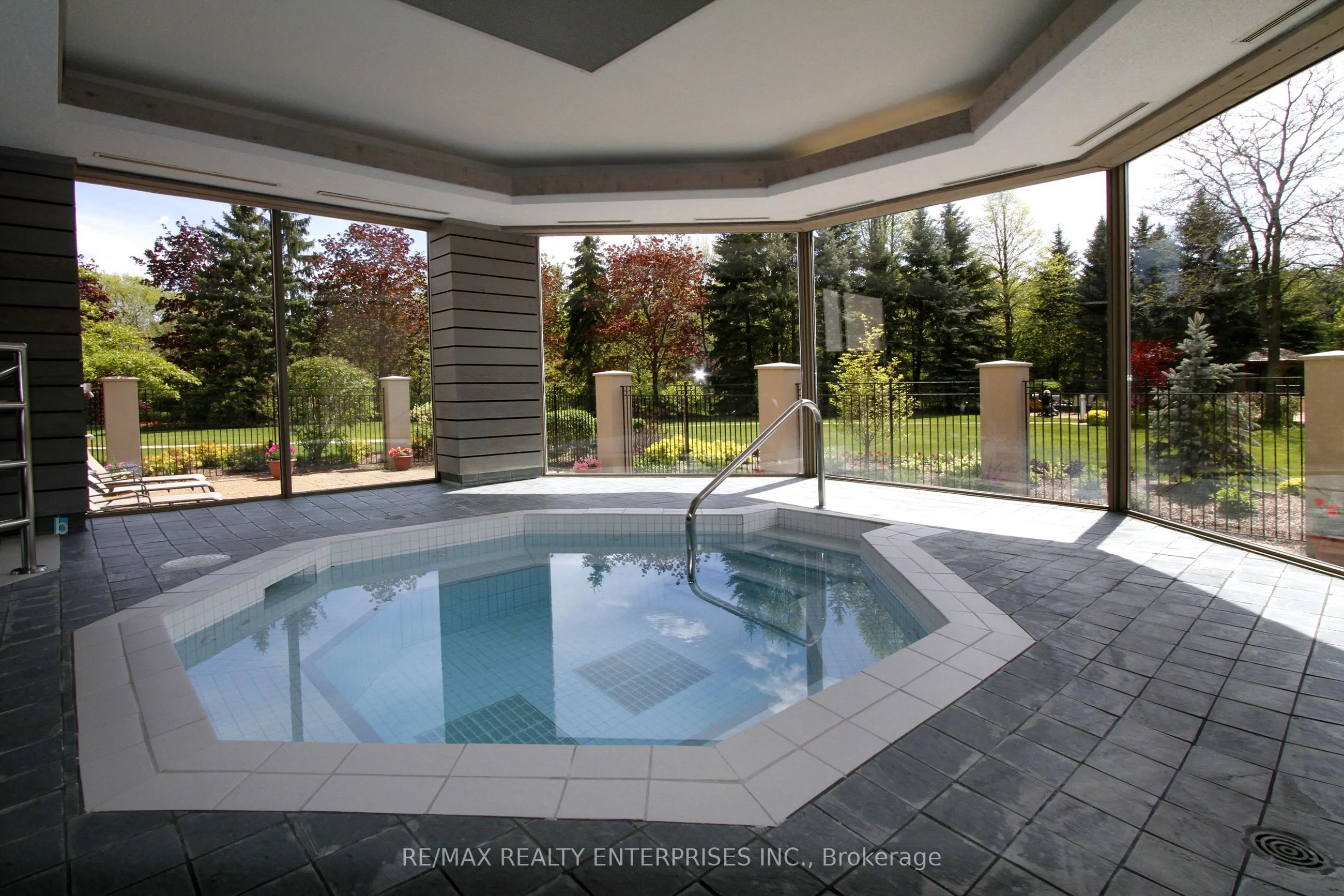1700 The Collegeway, #402