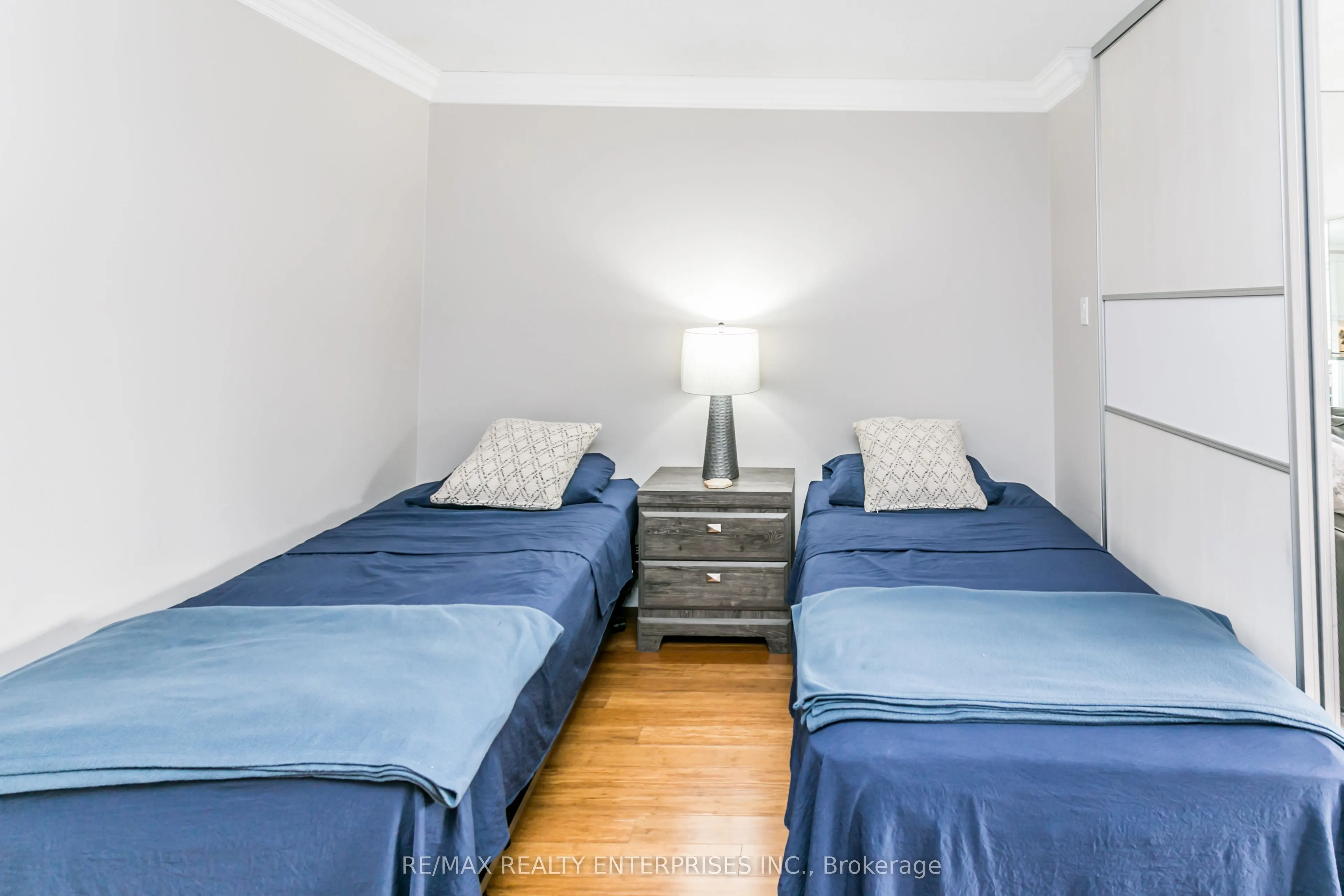 1700 The Collegeway, #402