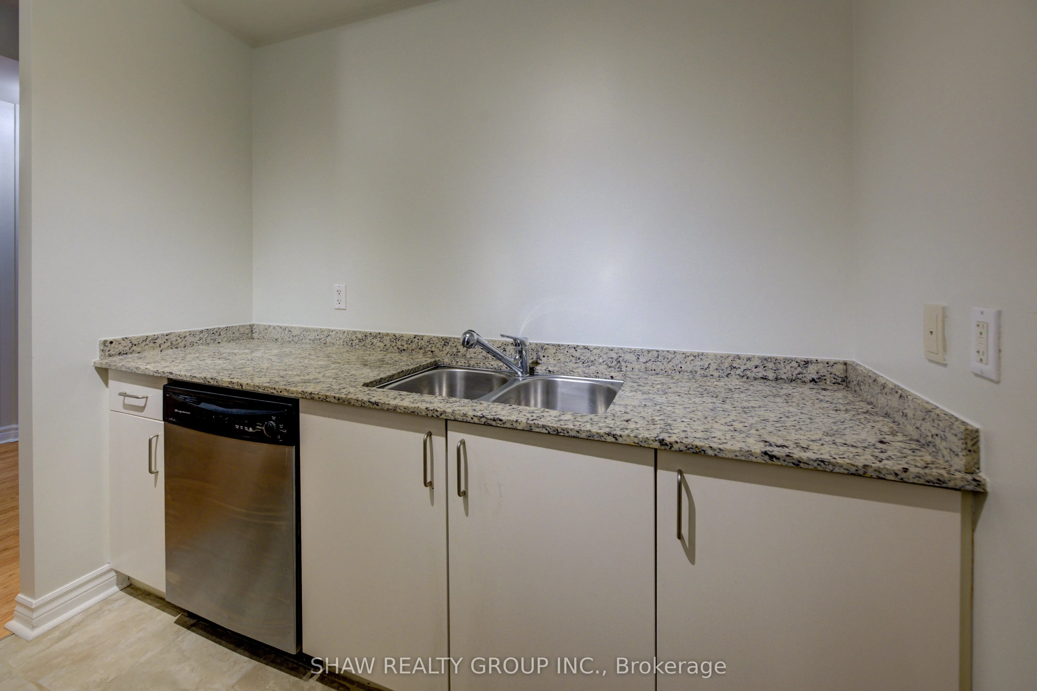 4196 Dundas Street W, #309