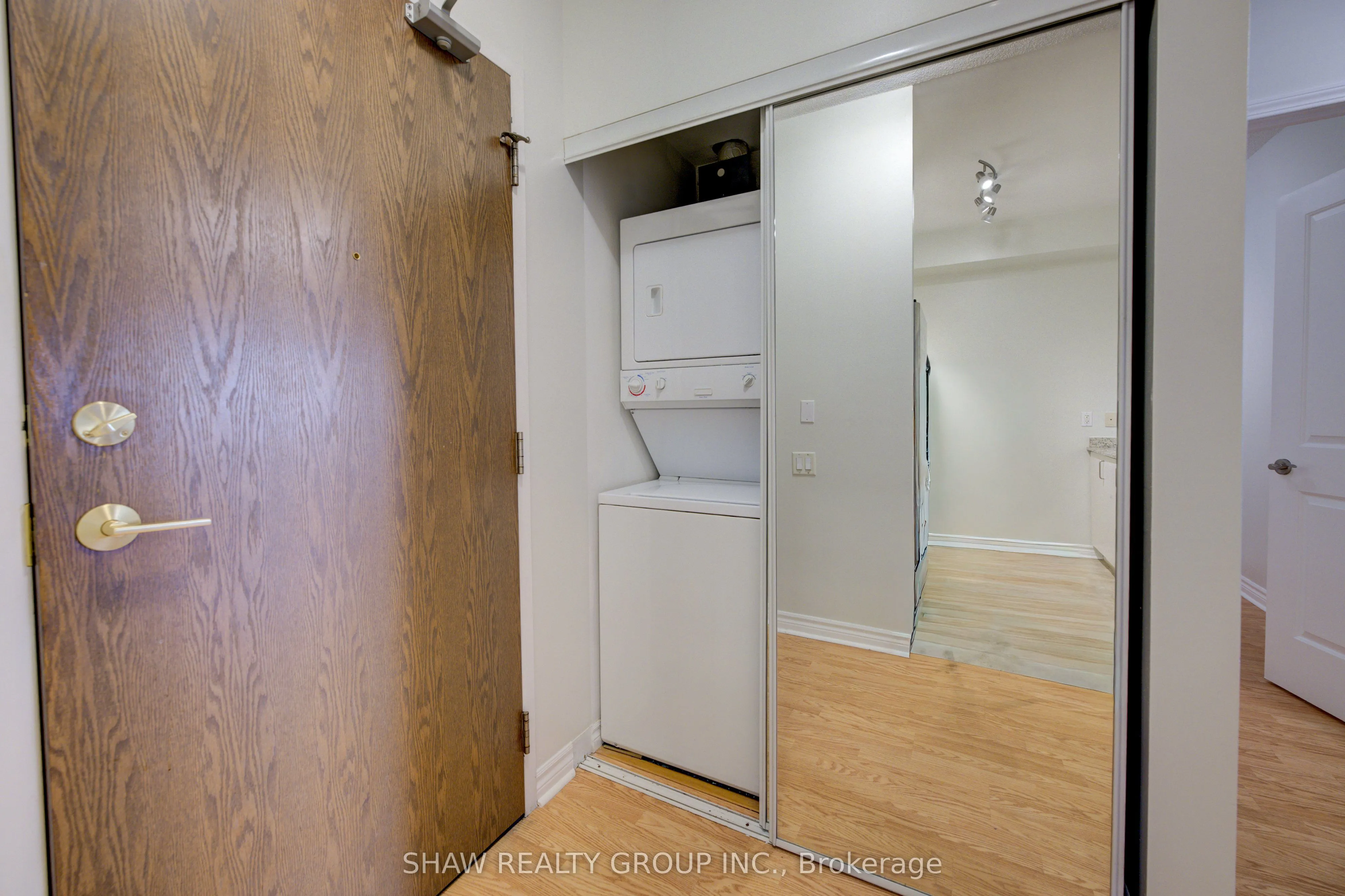 4196 Dundas Street W, #309