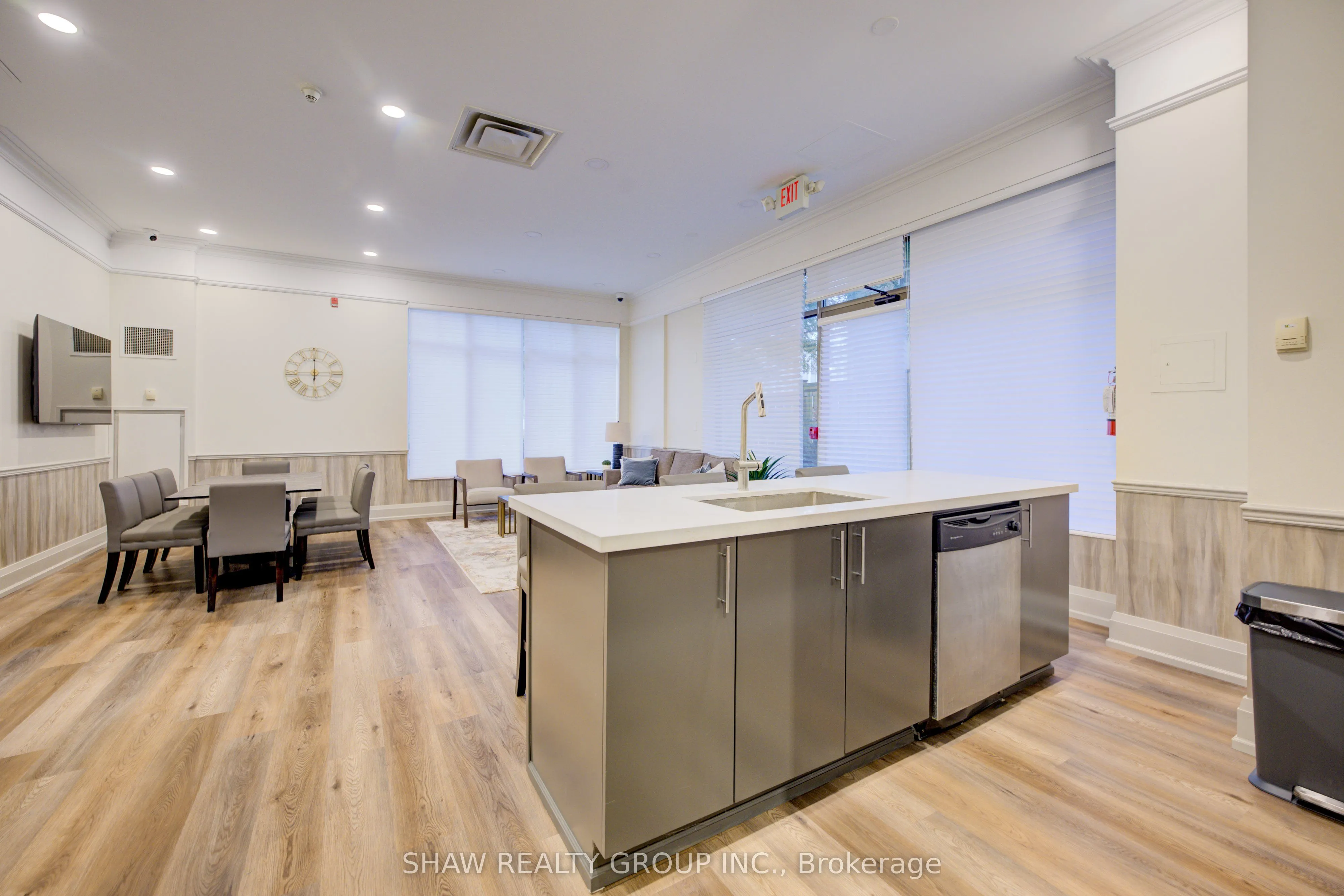 4196 Dundas Street W, #309