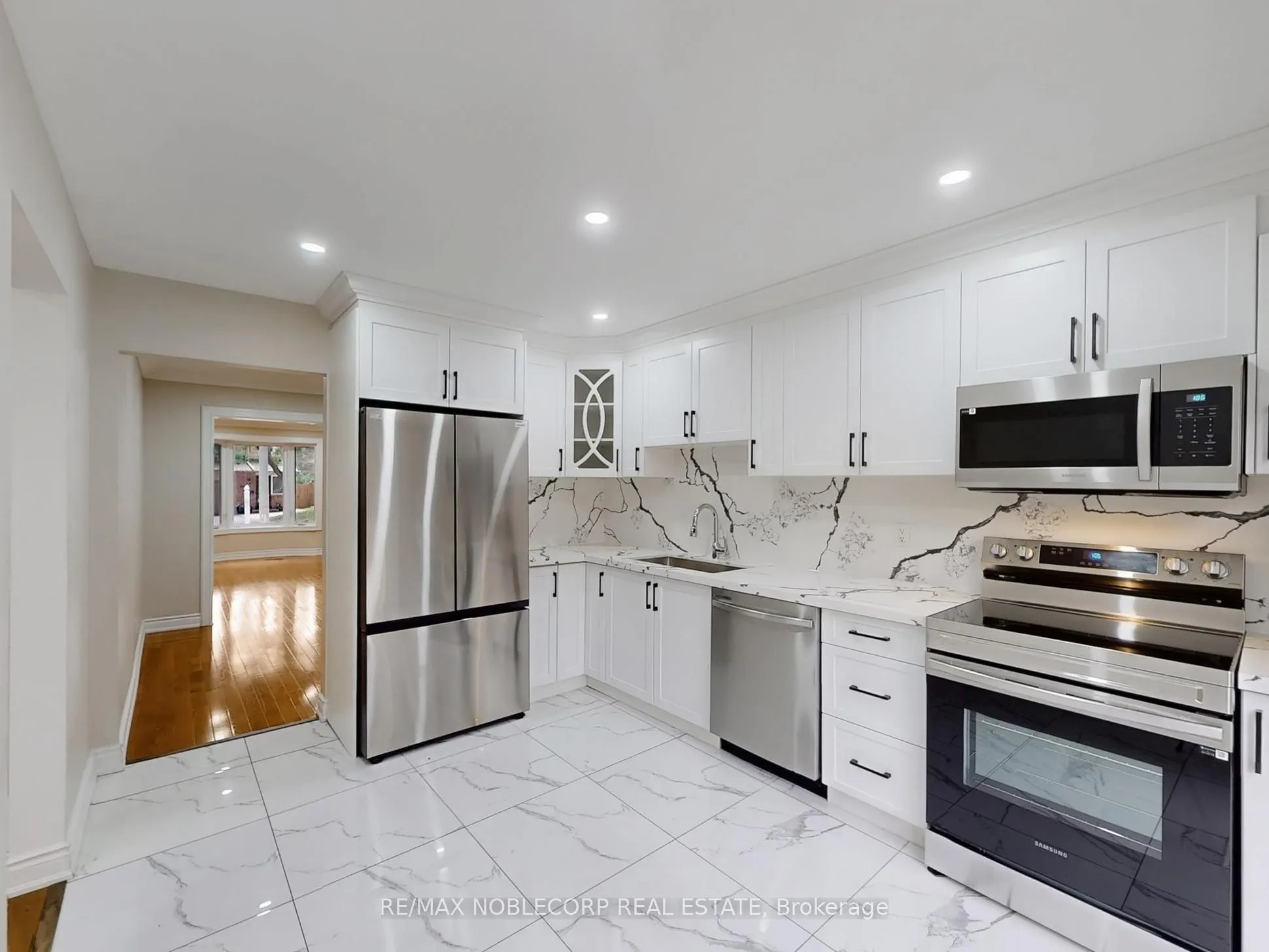 892 Sweetwater Crescent