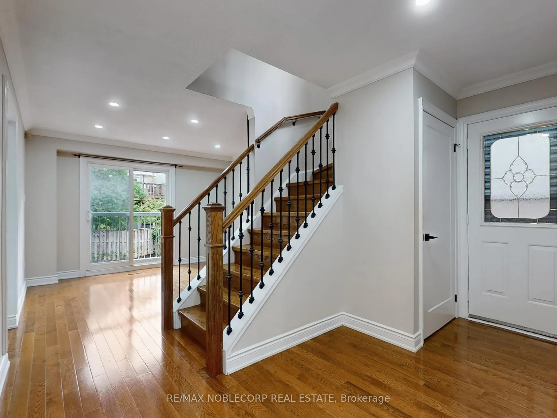 892 Sweetwater Crescent