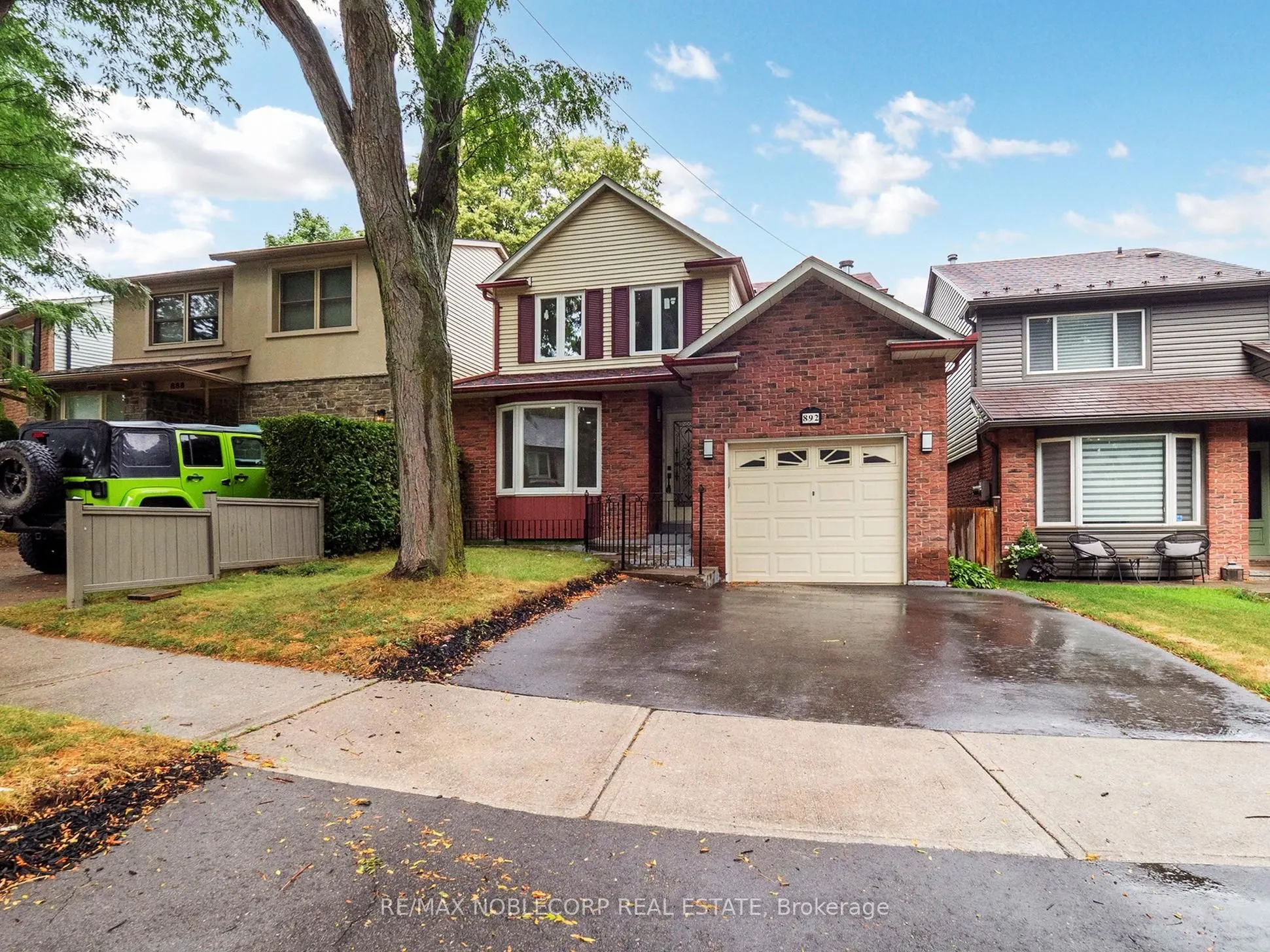 892 Sweetwater Crescent