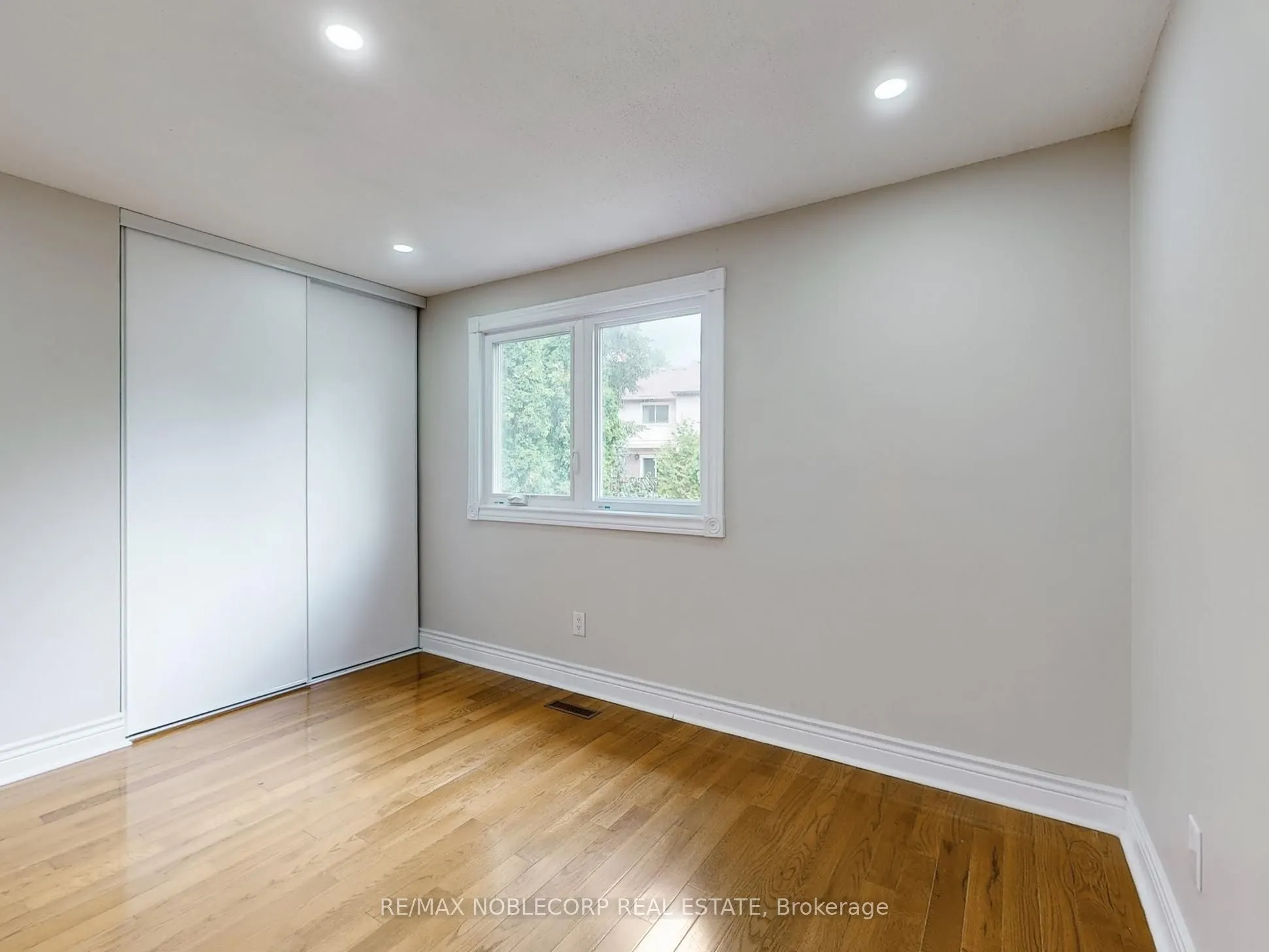 892 Sweetwater Crescent