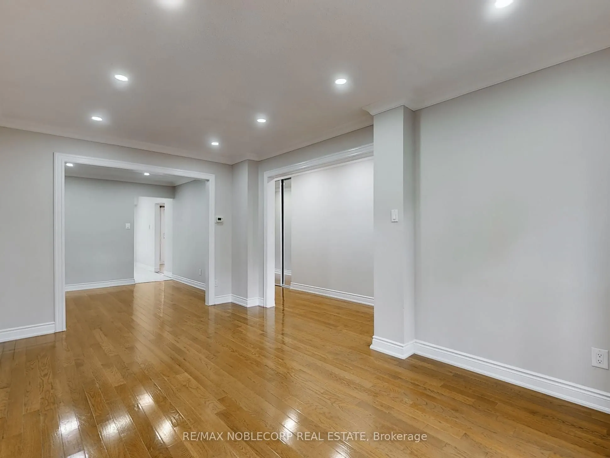 892 Sweetwater Crescent
