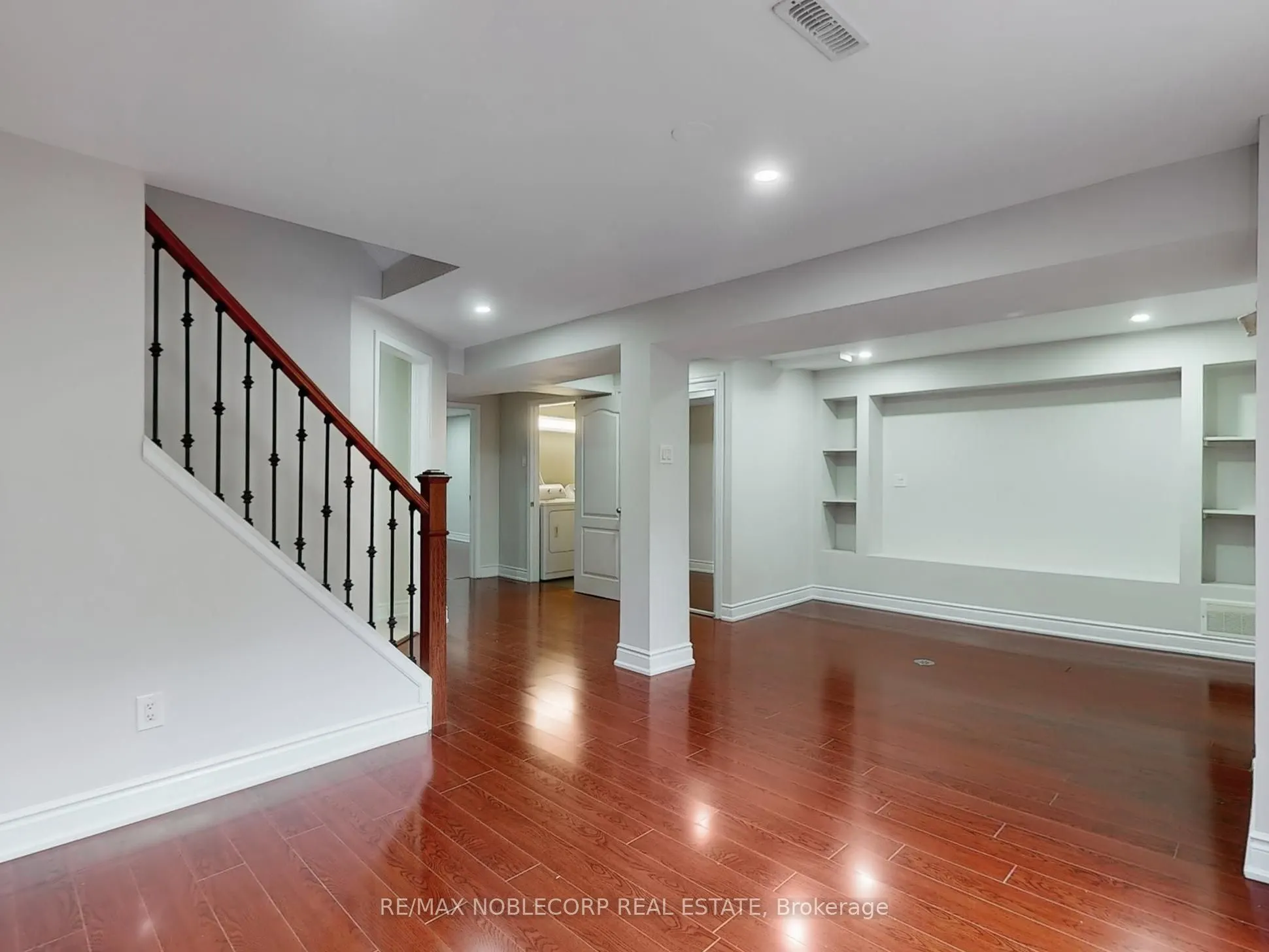 892 Sweetwater Crescent