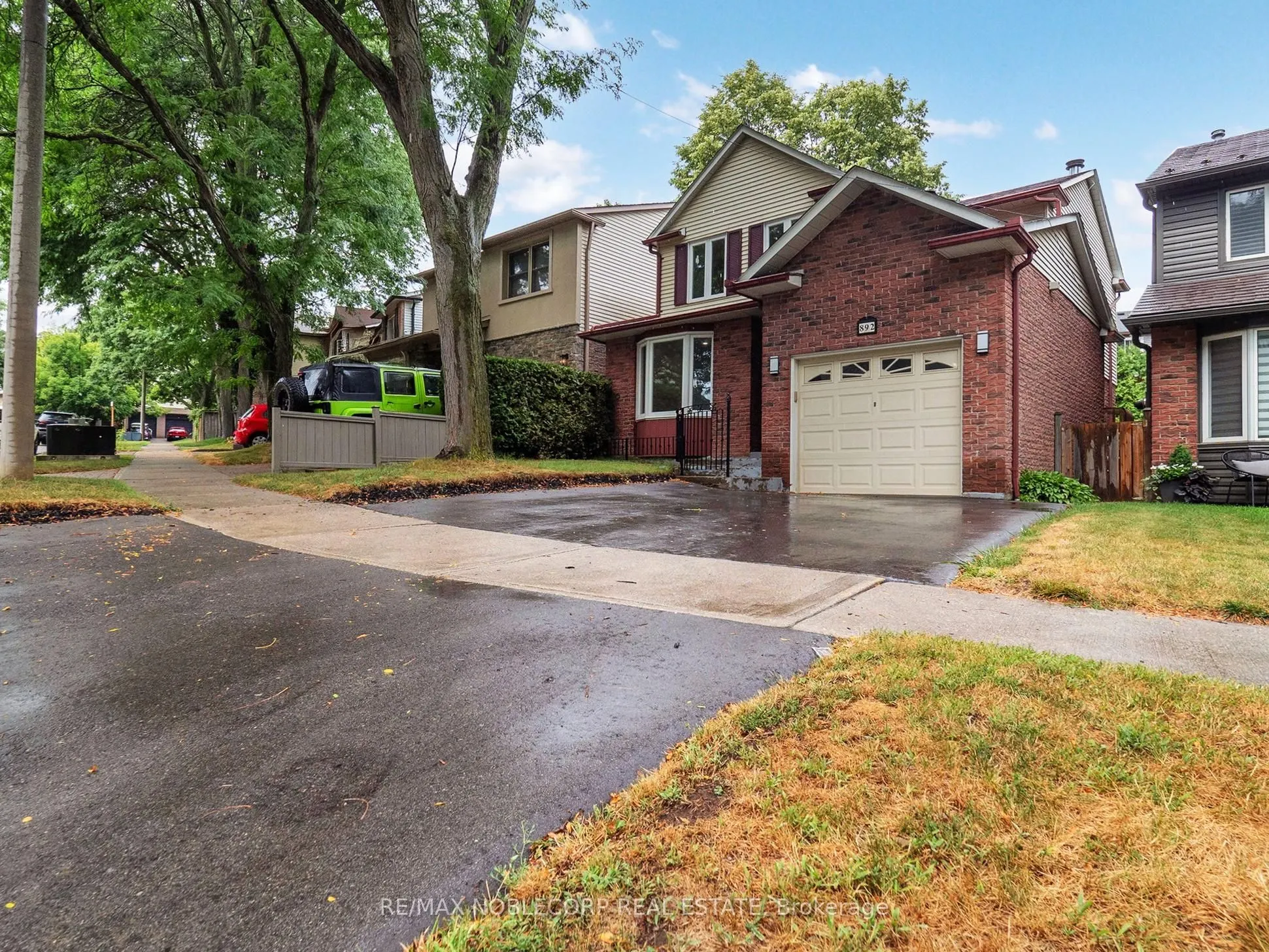 892 Sweetwater Crescent