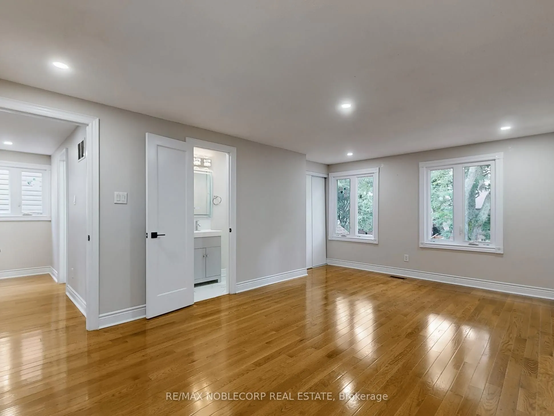892 Sweetwater Crescent
