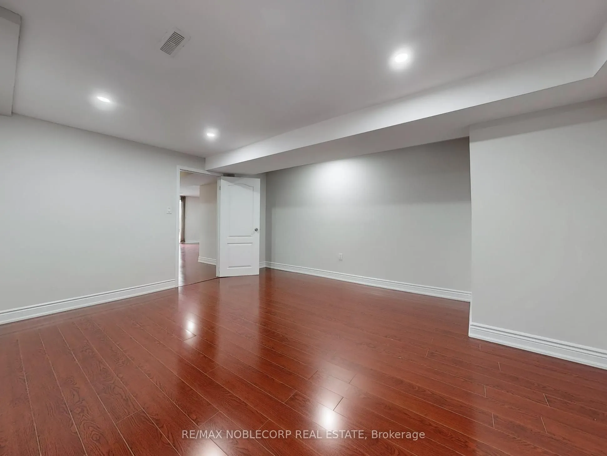 892 Sweetwater Crescent