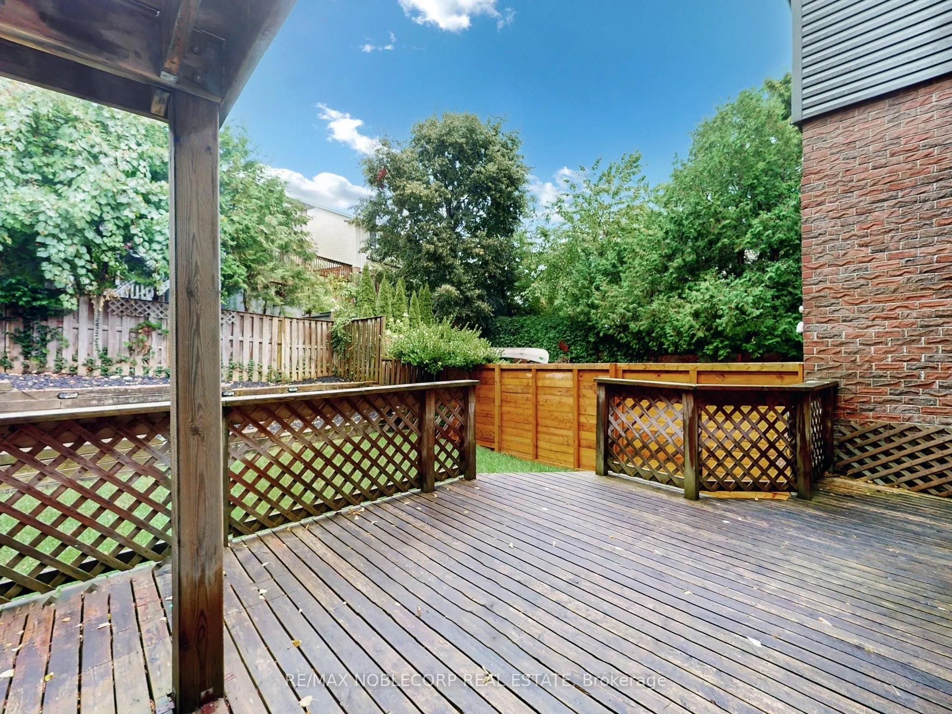 892 Sweetwater Crescent