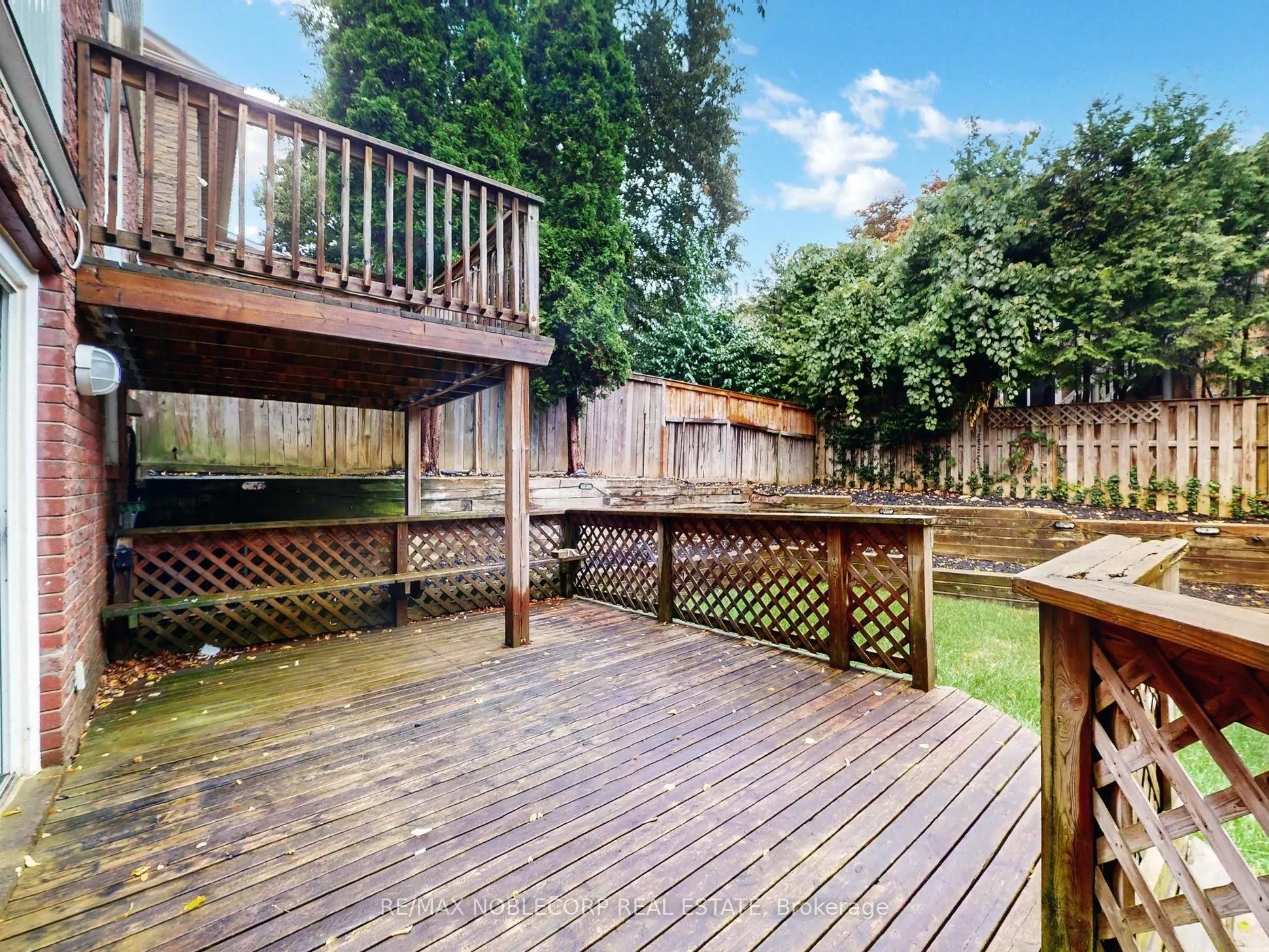 892 Sweetwater Crescent