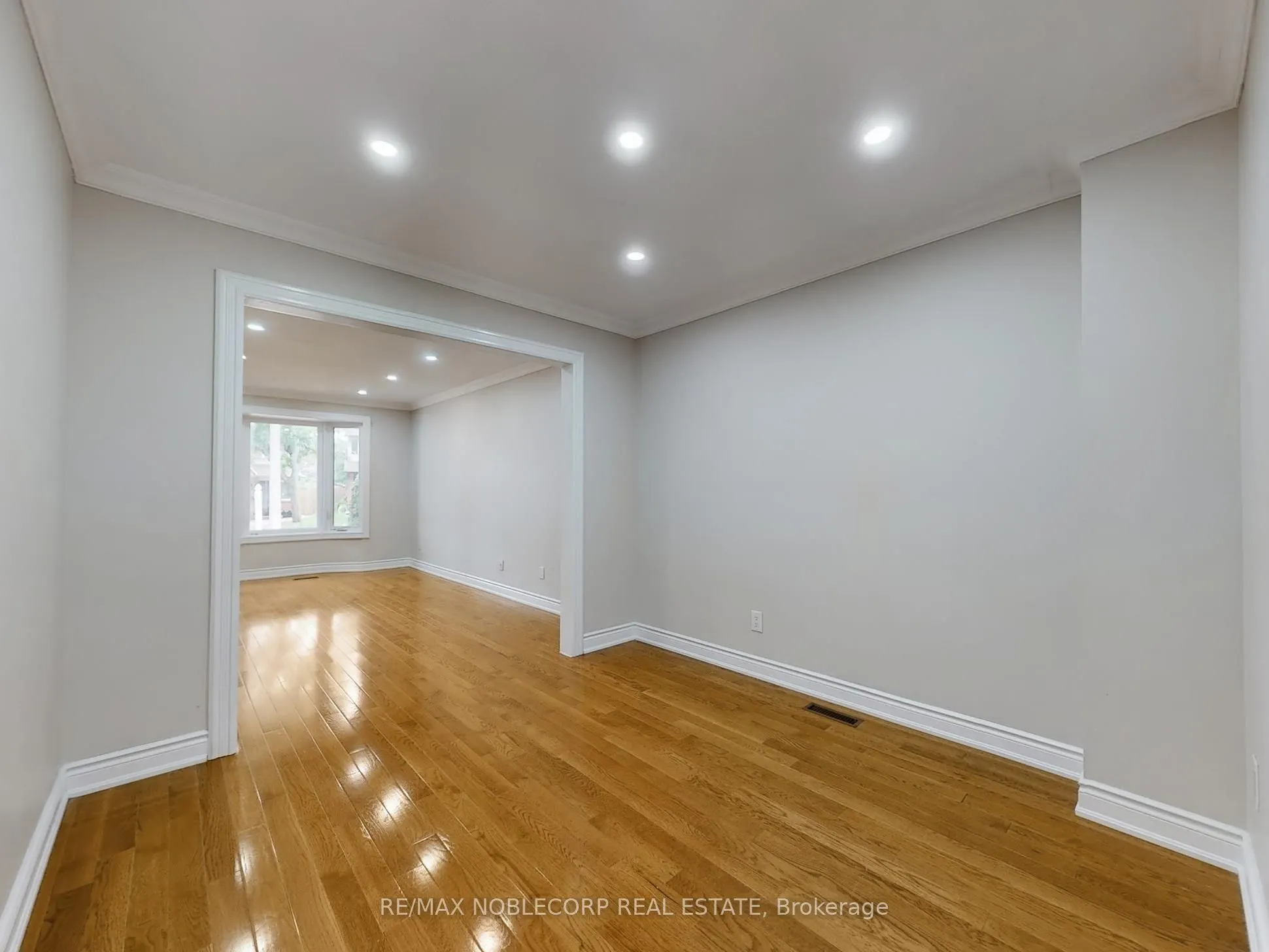 892 Sweetwater Crescent