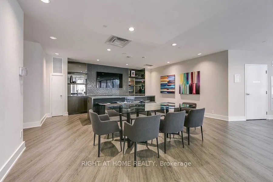 10 Park Lawn Road, #2001