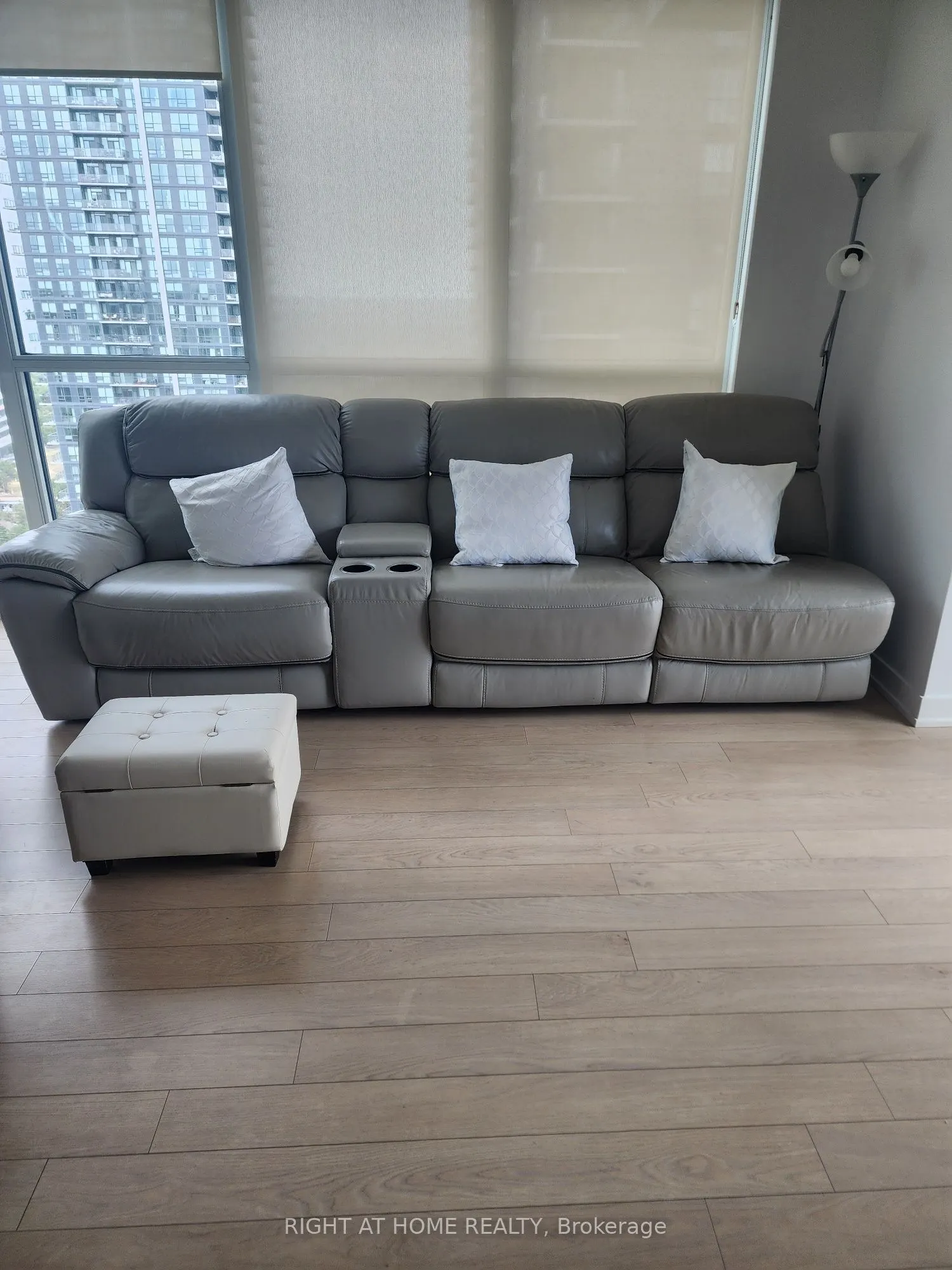 10 Park Lawn Road, #2001