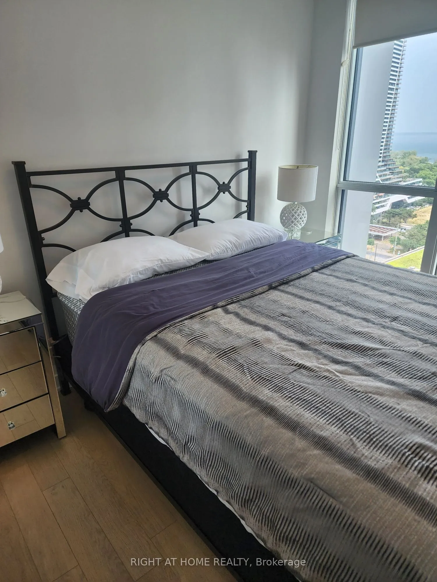 10 Park Lawn Road, #2001