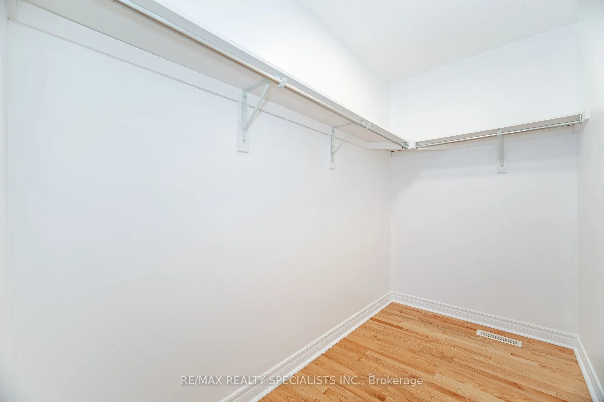 238 Giddings Crescent