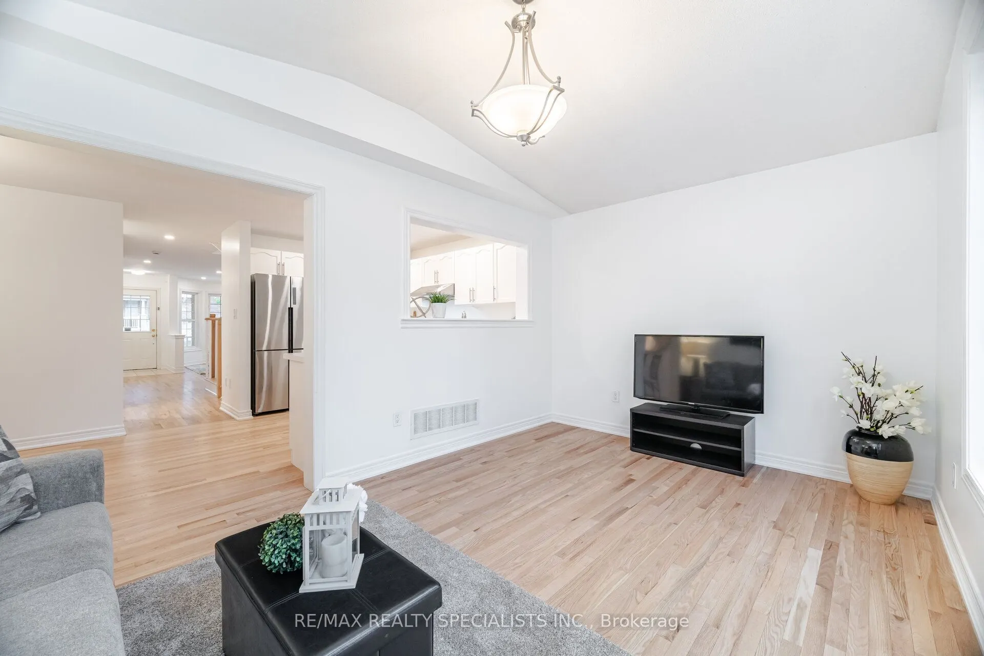 238 Giddings Crescent