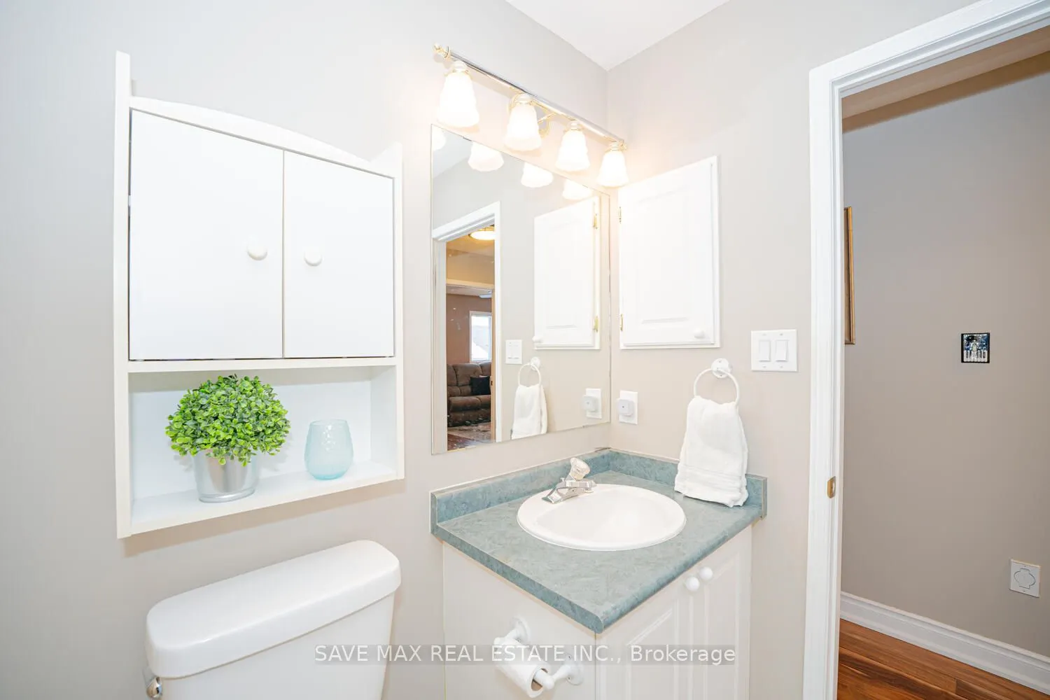 82 Belmont Boulevard