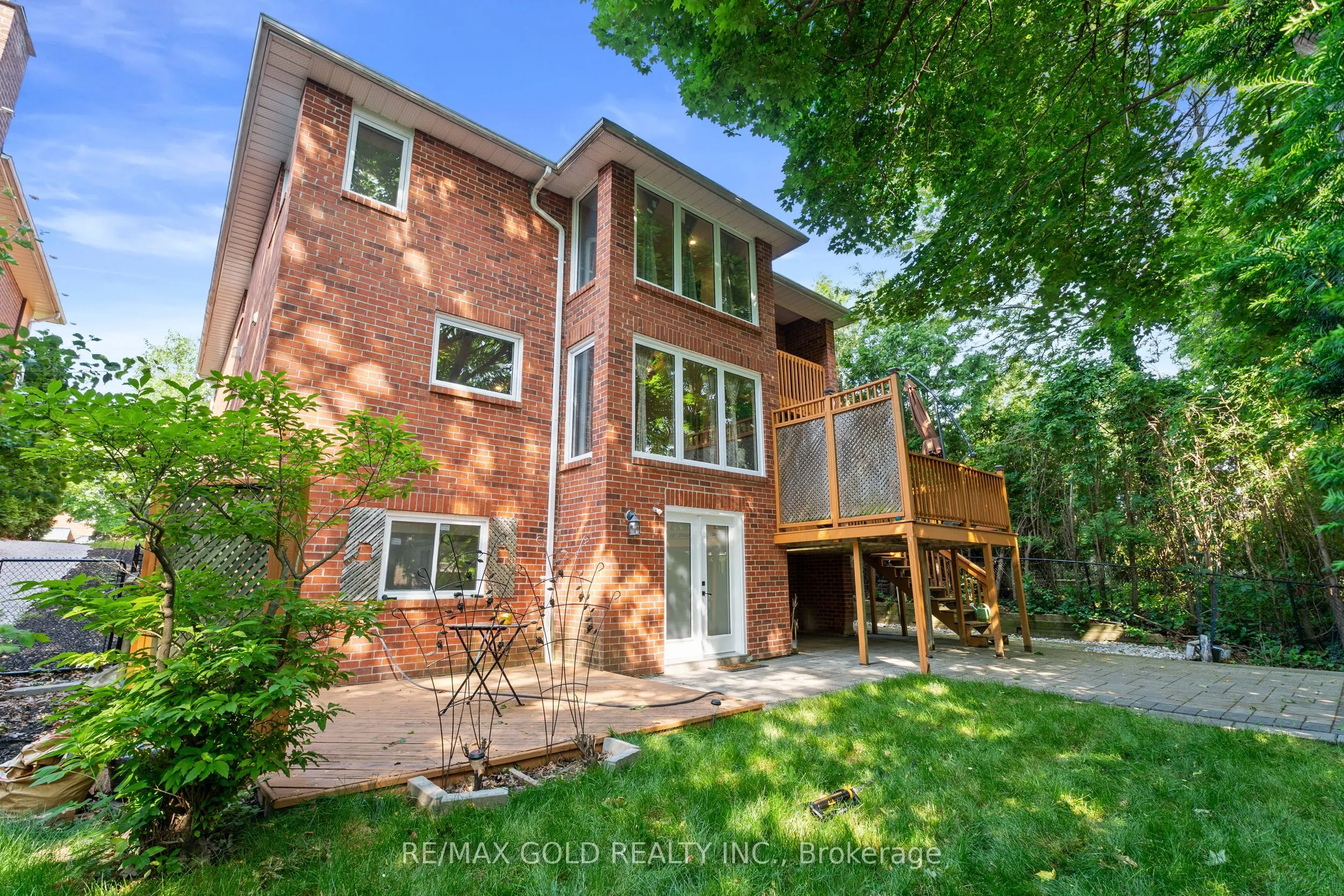 66 Barr Crescent