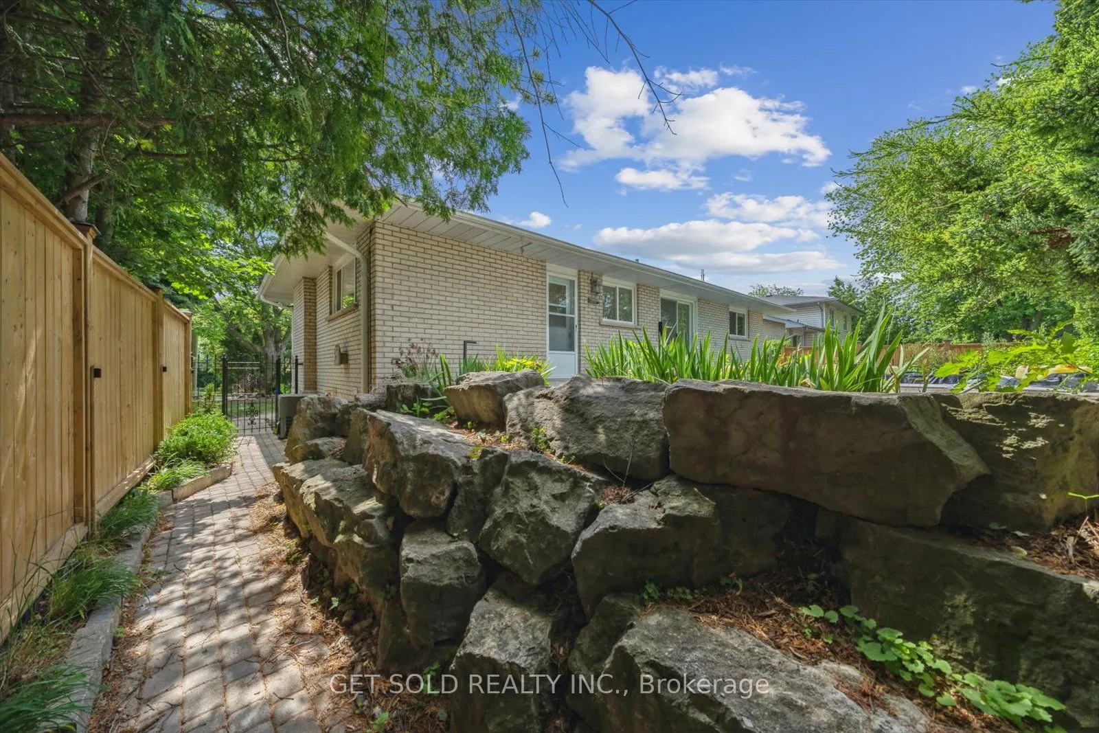 521 Grand Boulevard
