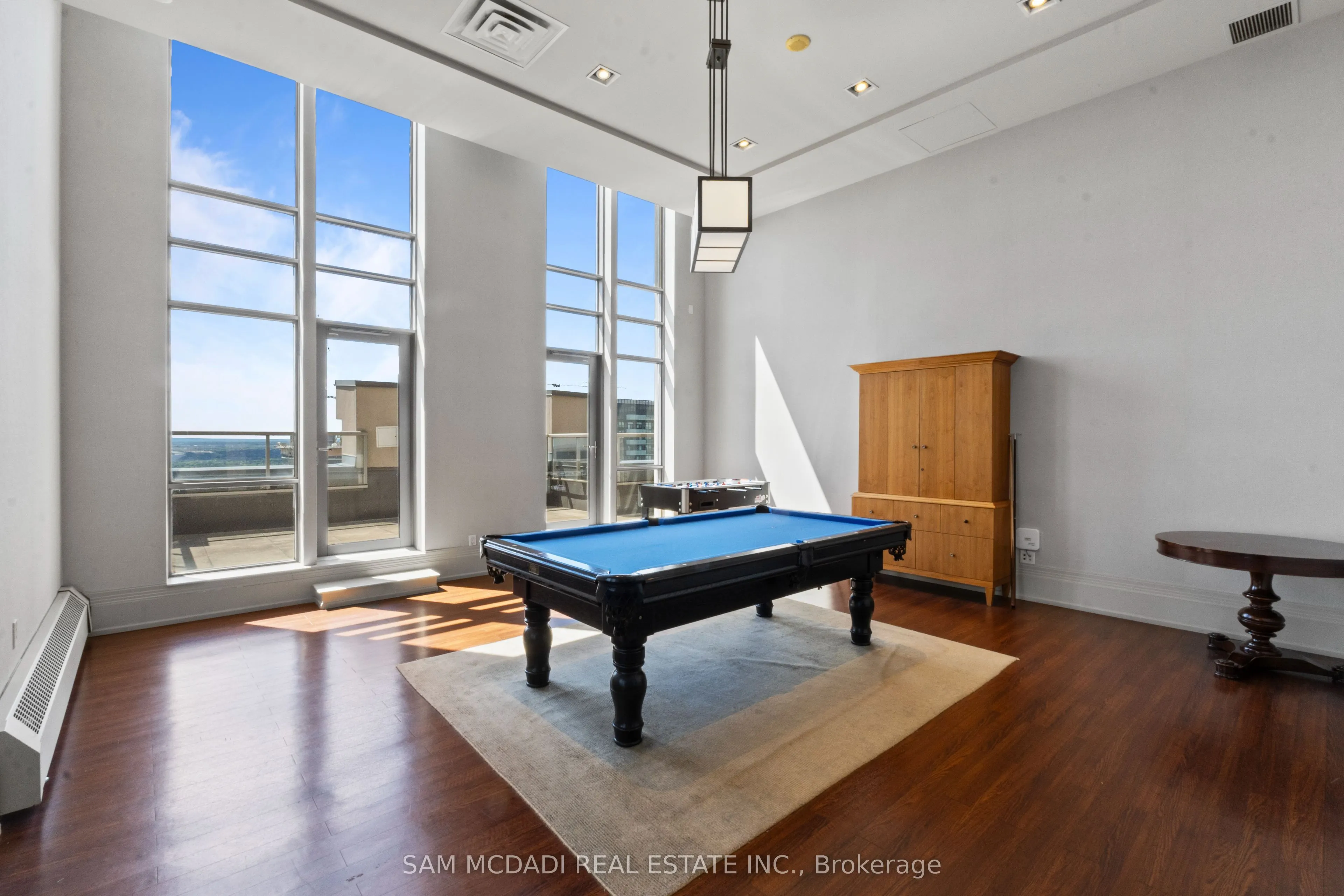 388 Prince Of Wales Drive, #2404