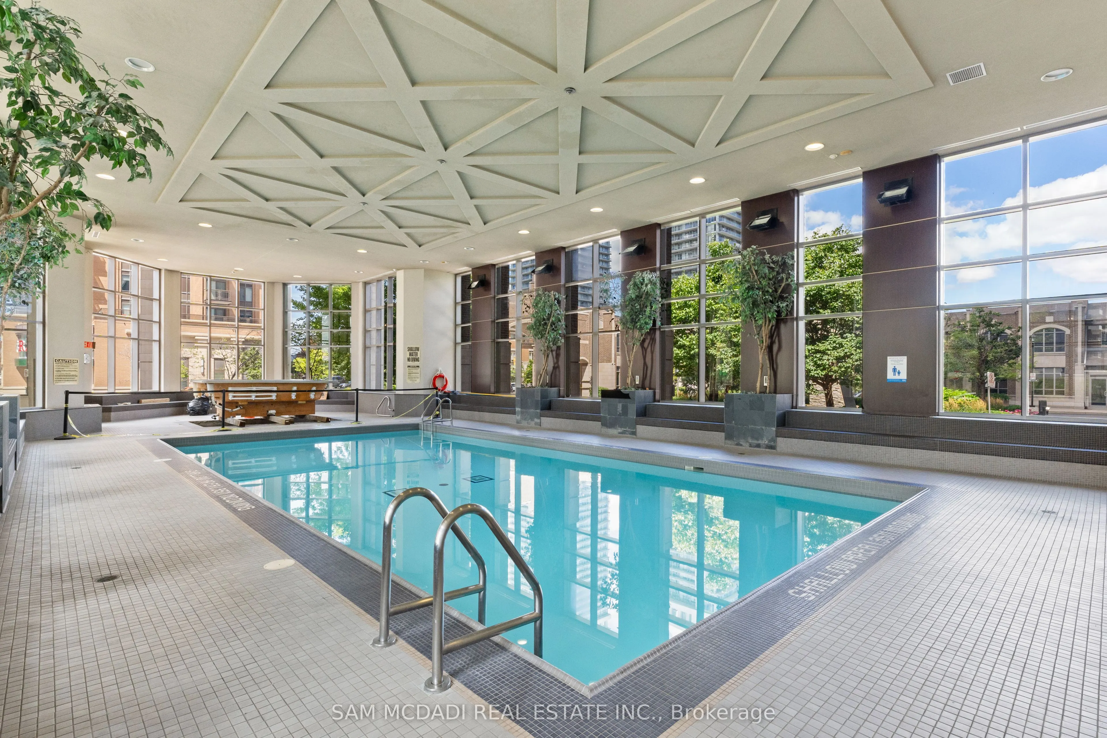 388 Prince Of Wales Drive, #2404