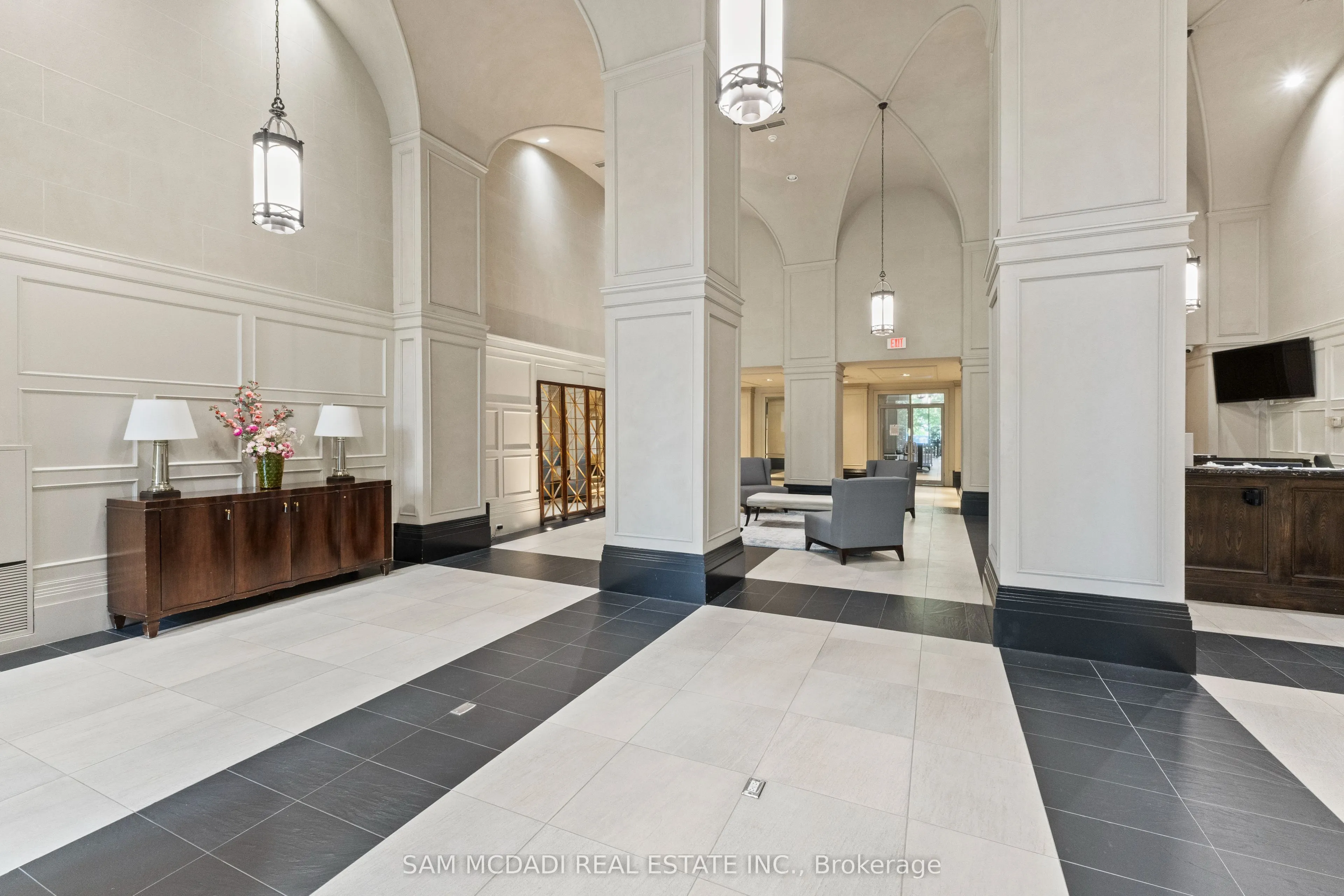 388 Prince Of Wales Drive, #2404