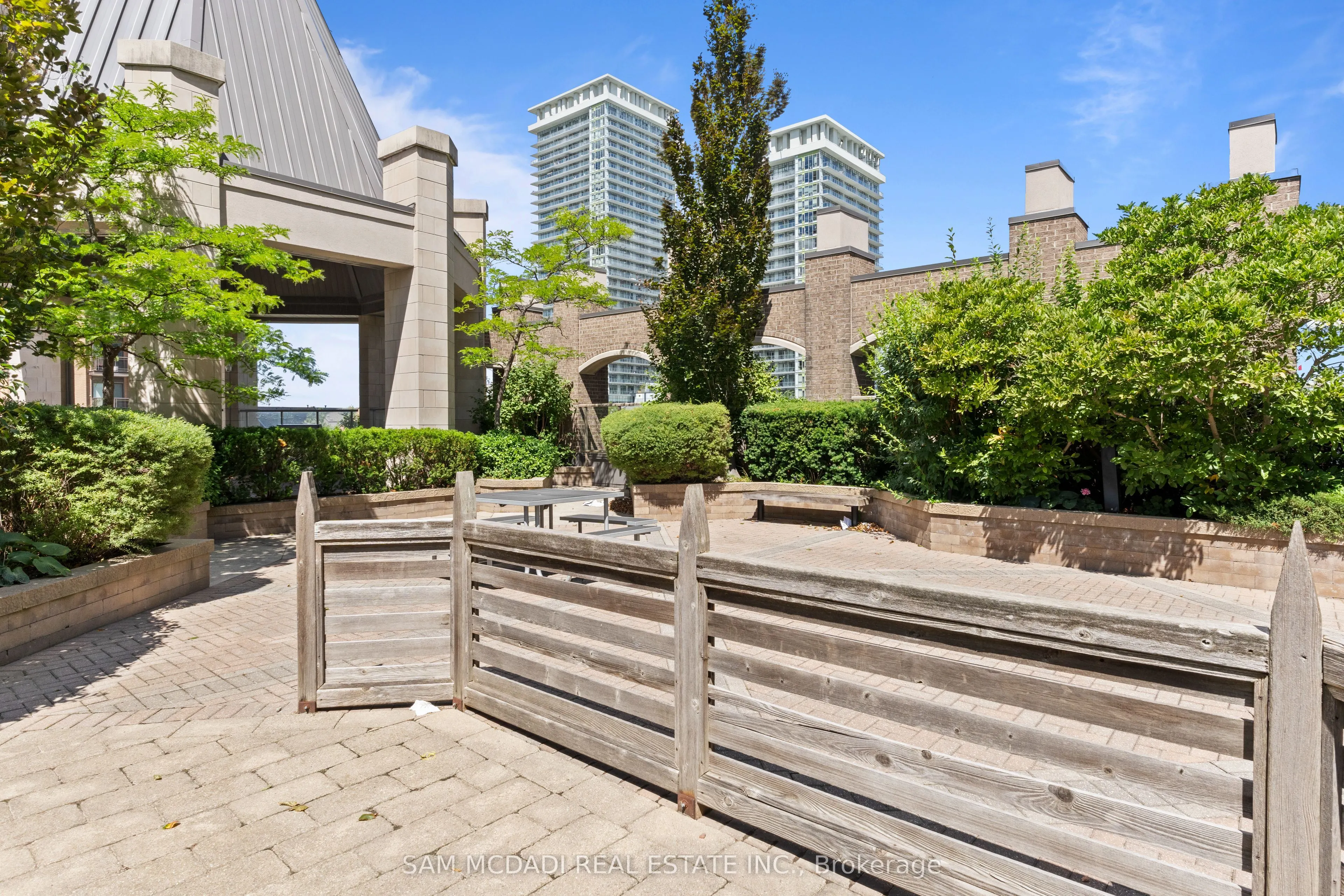 388 Prince Of Wales Drive, #2404