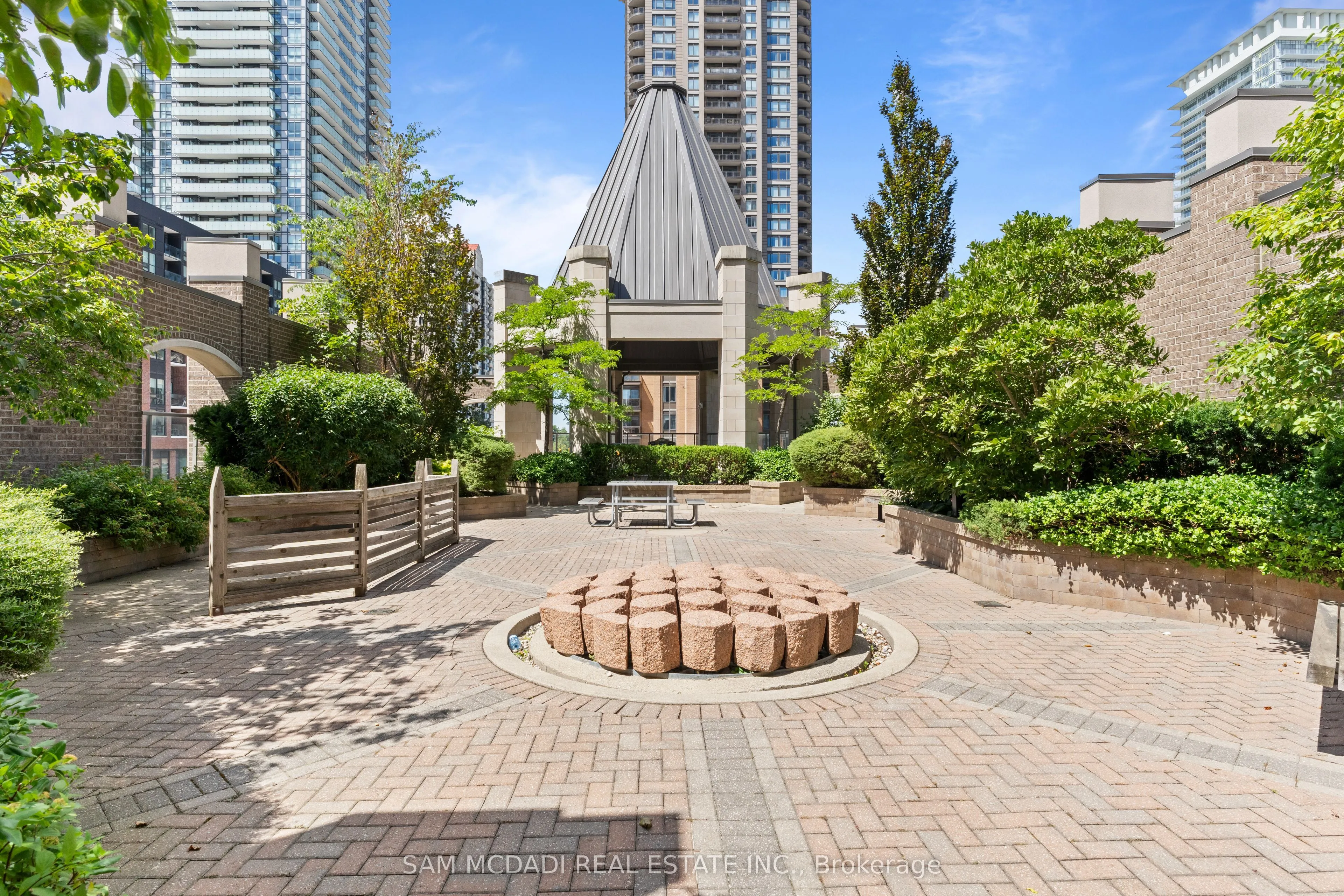 388 Prince Of Wales Drive, #2404