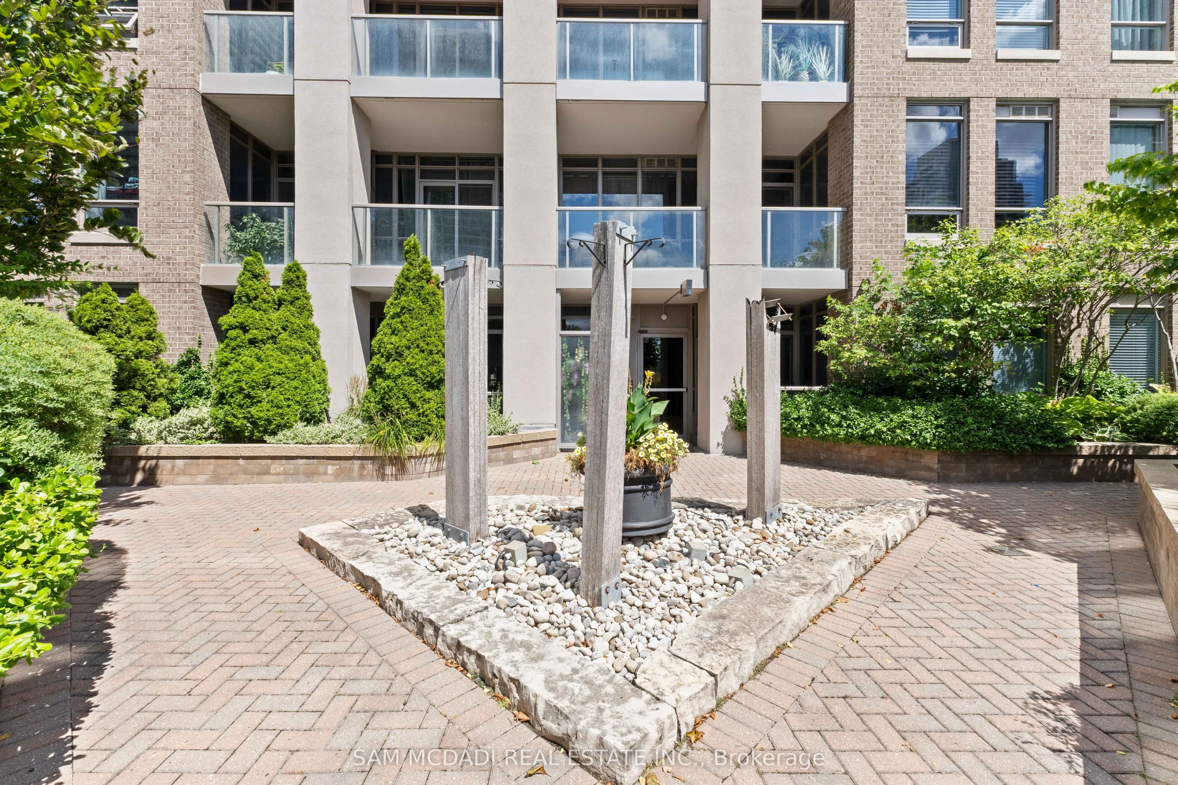 388 Prince Of Wales Drive, #2404