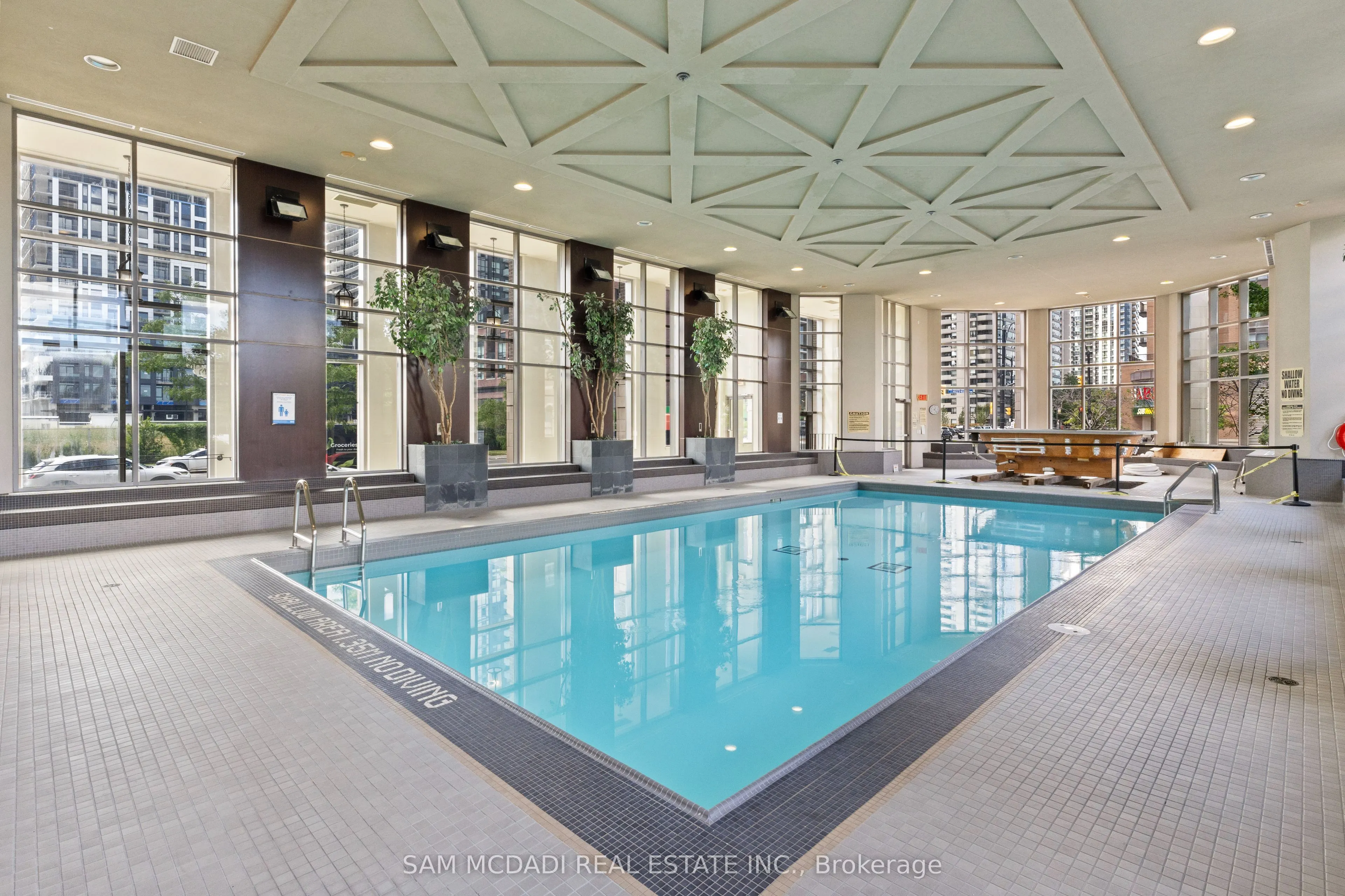 388 Prince Of Wales Drive, #2404