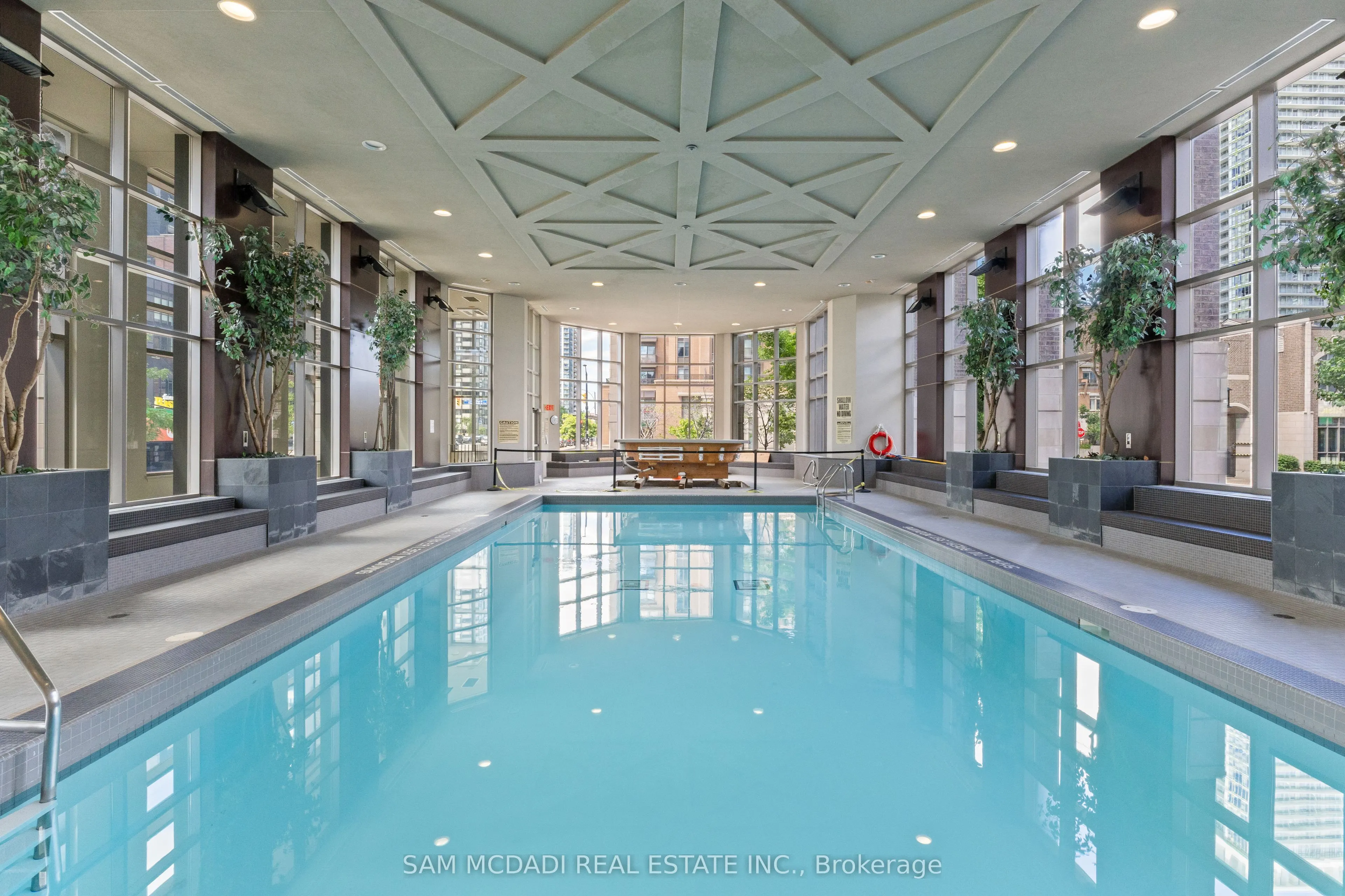 388 Prince Of Wales Drive, #2404