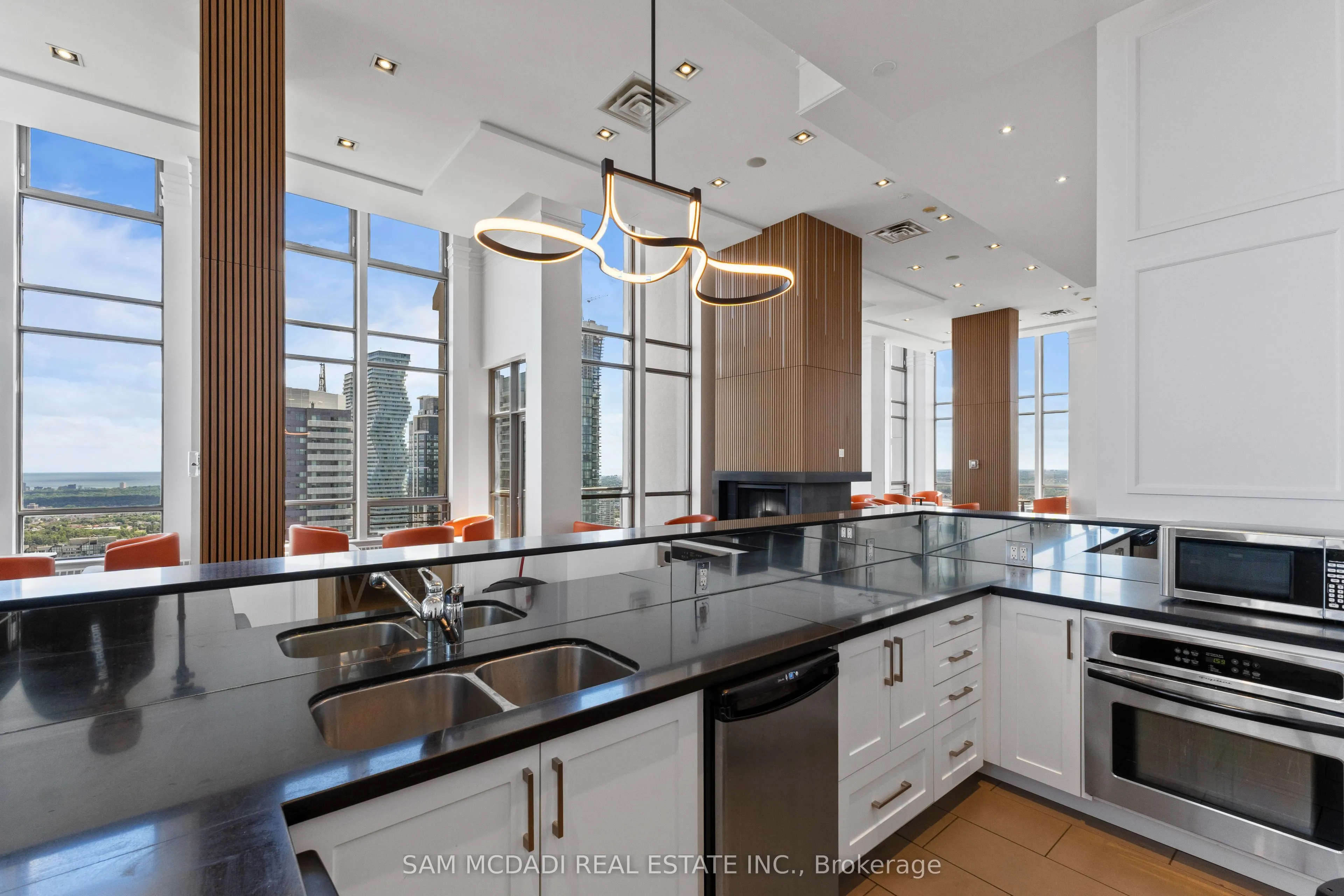 388 Prince Of Wales Drive, #2404