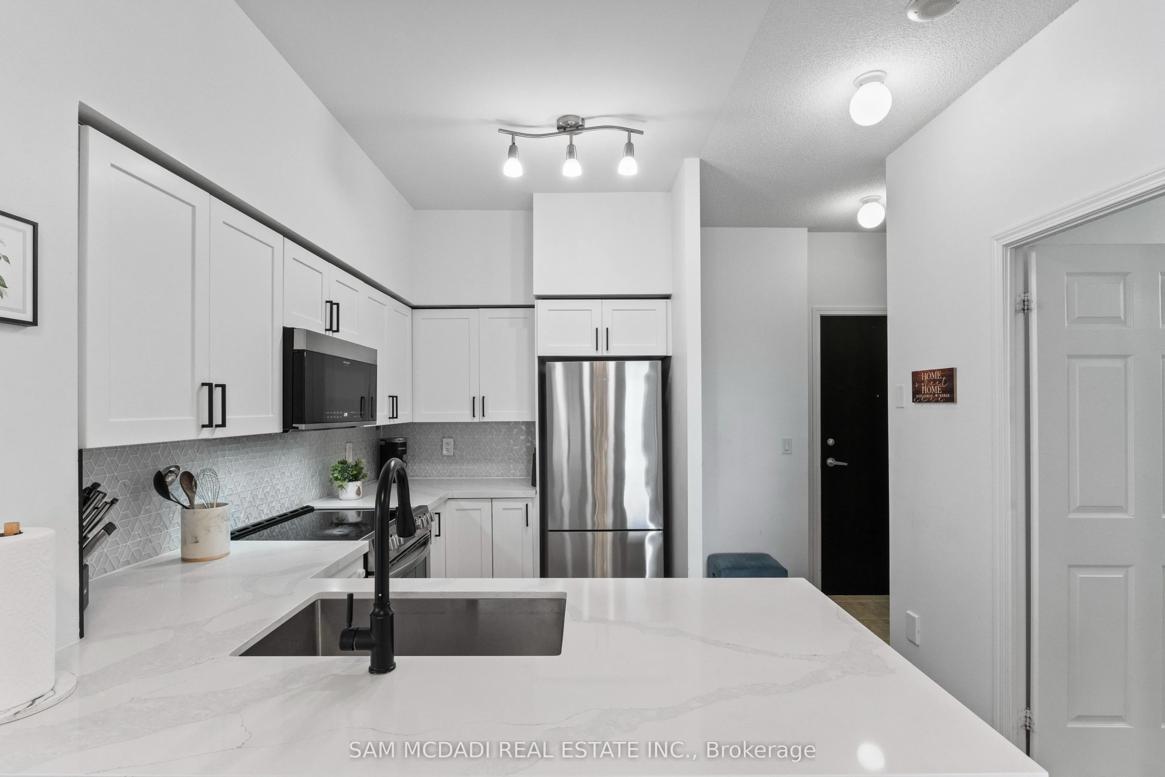 388 Prince Of Wales Drive, #2404