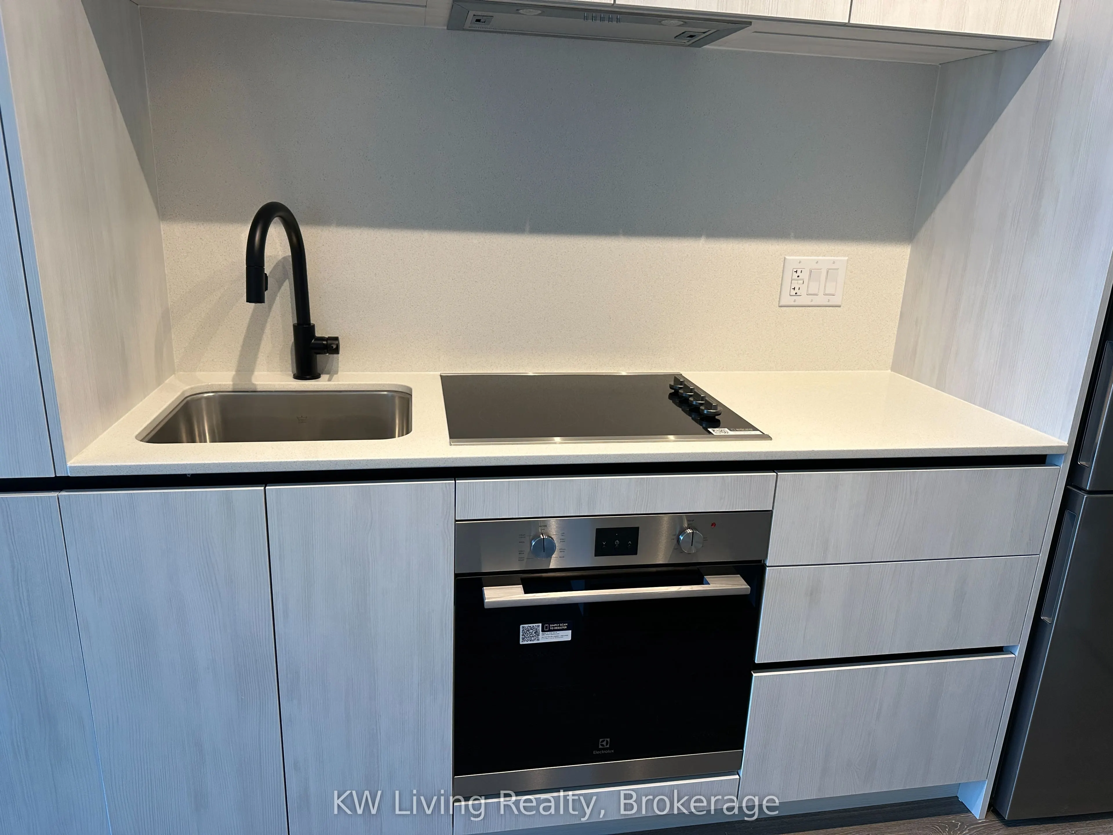 2495 Eglinton Avenue W, #703