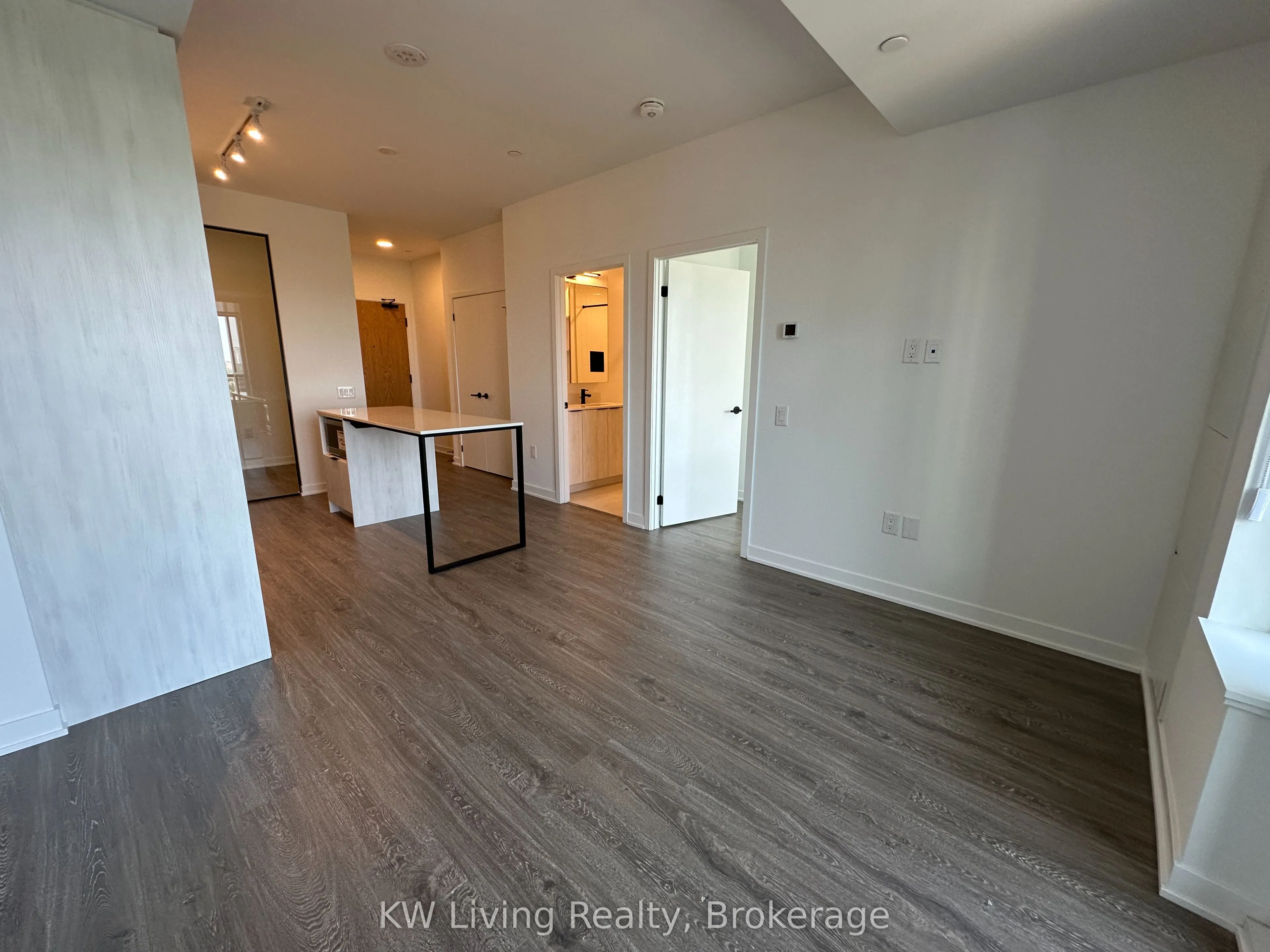 2495 Eglinton Avenue W, #703