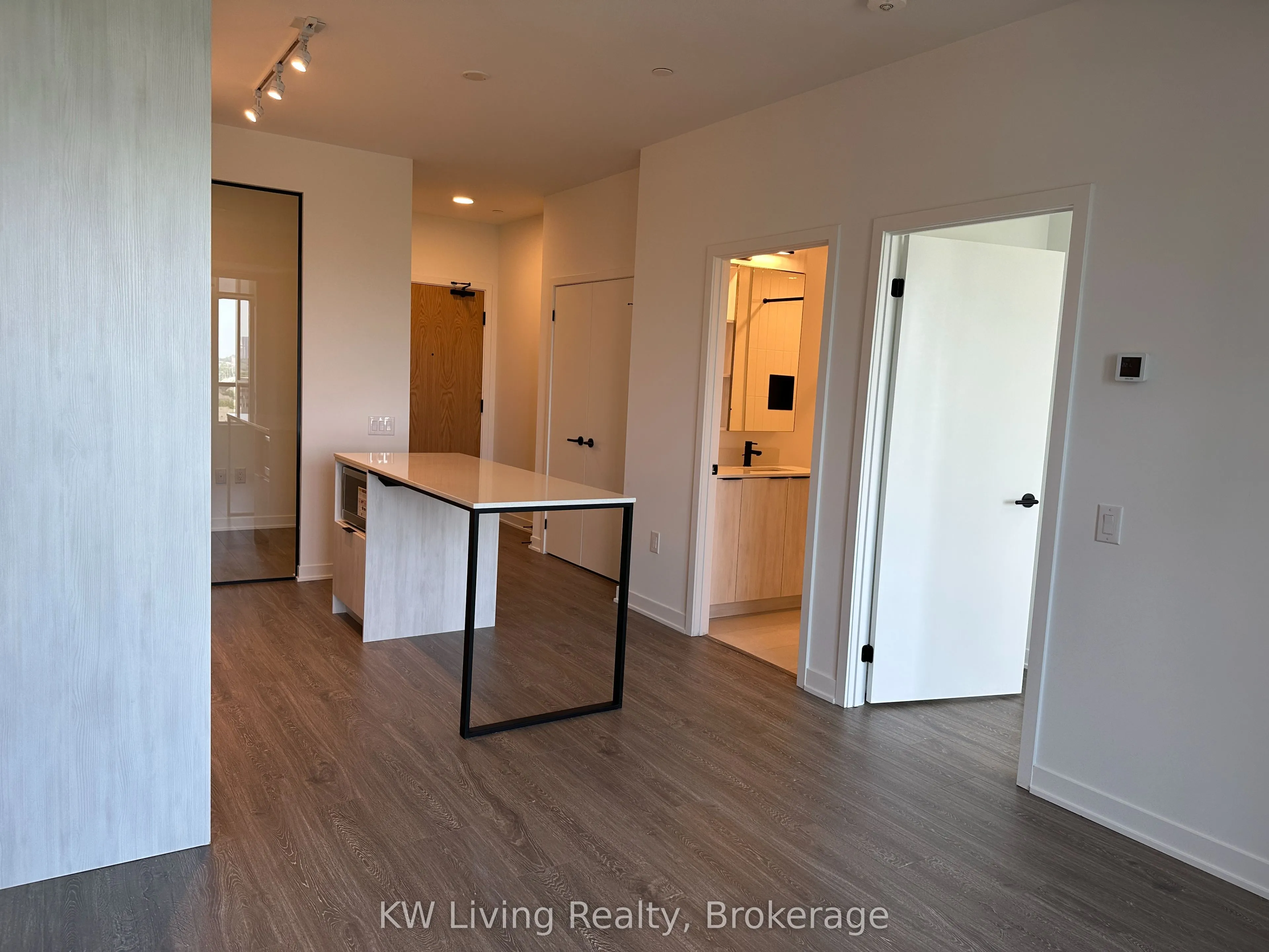 2495 Eglinton Avenue W, #703