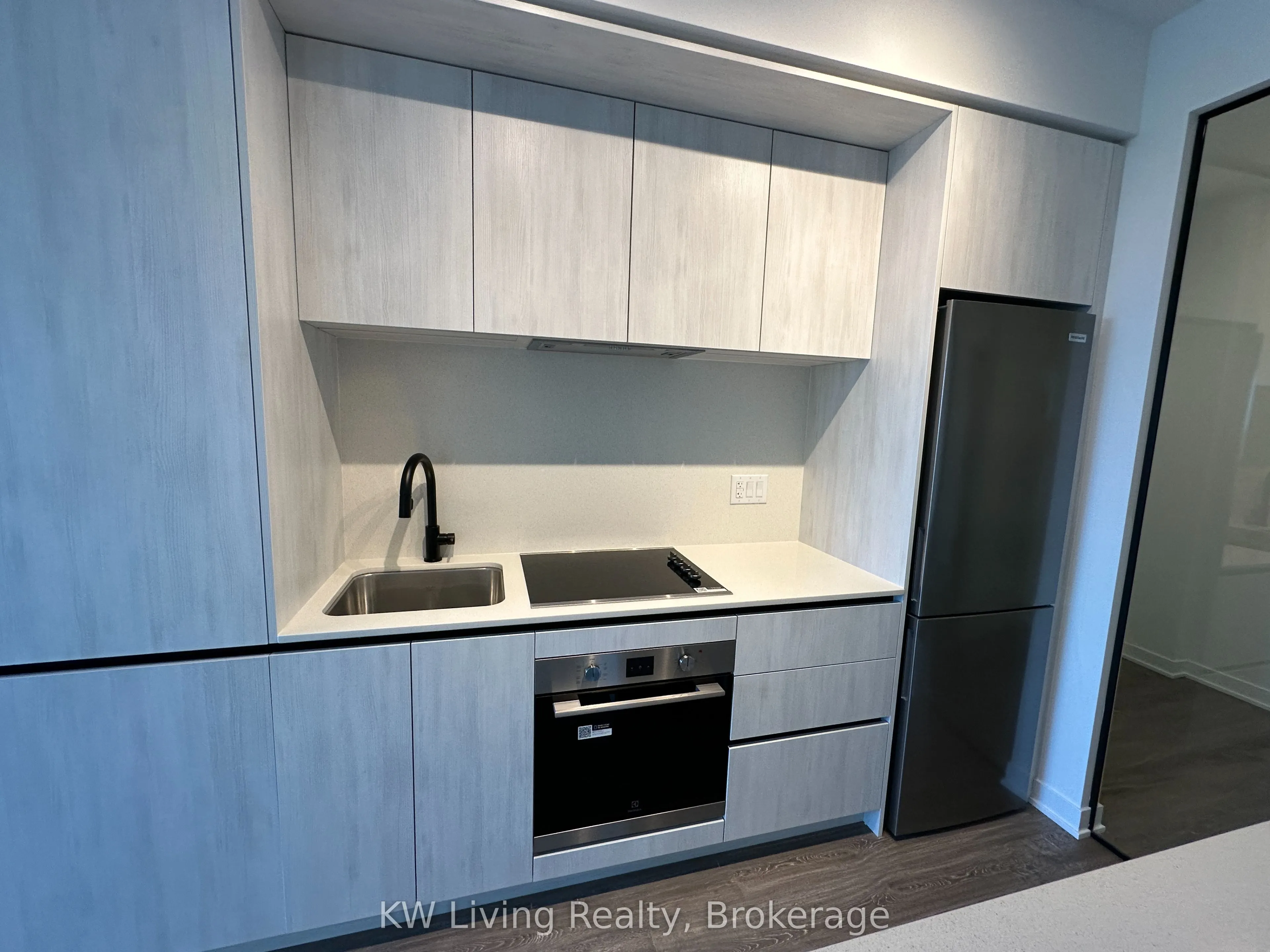 2495 Eglinton Avenue W, #703