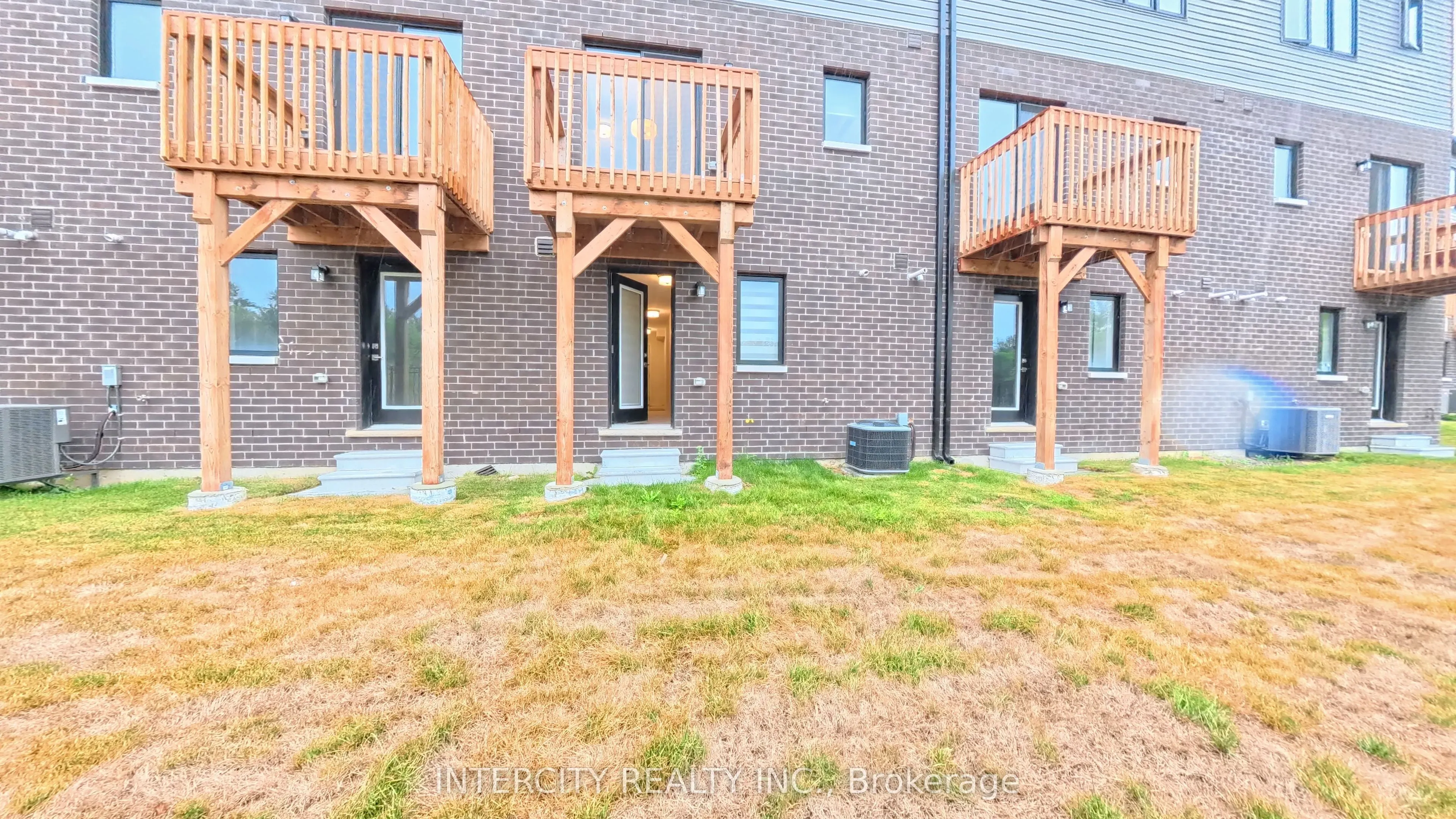 76 Fieldridge Crescent