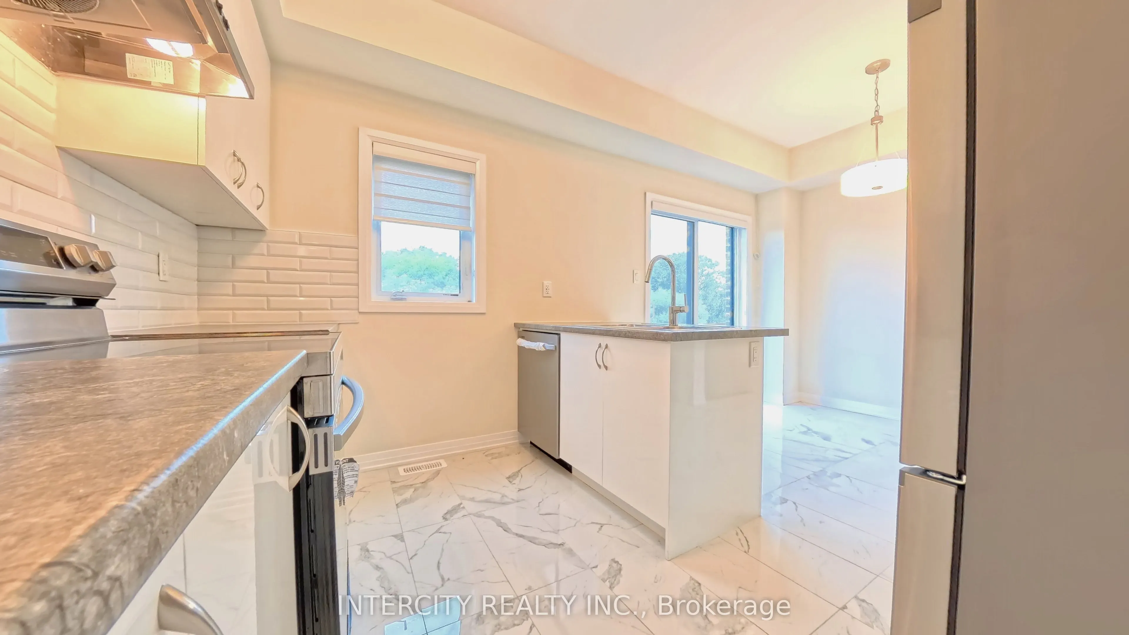 76 Fieldridge Crescent