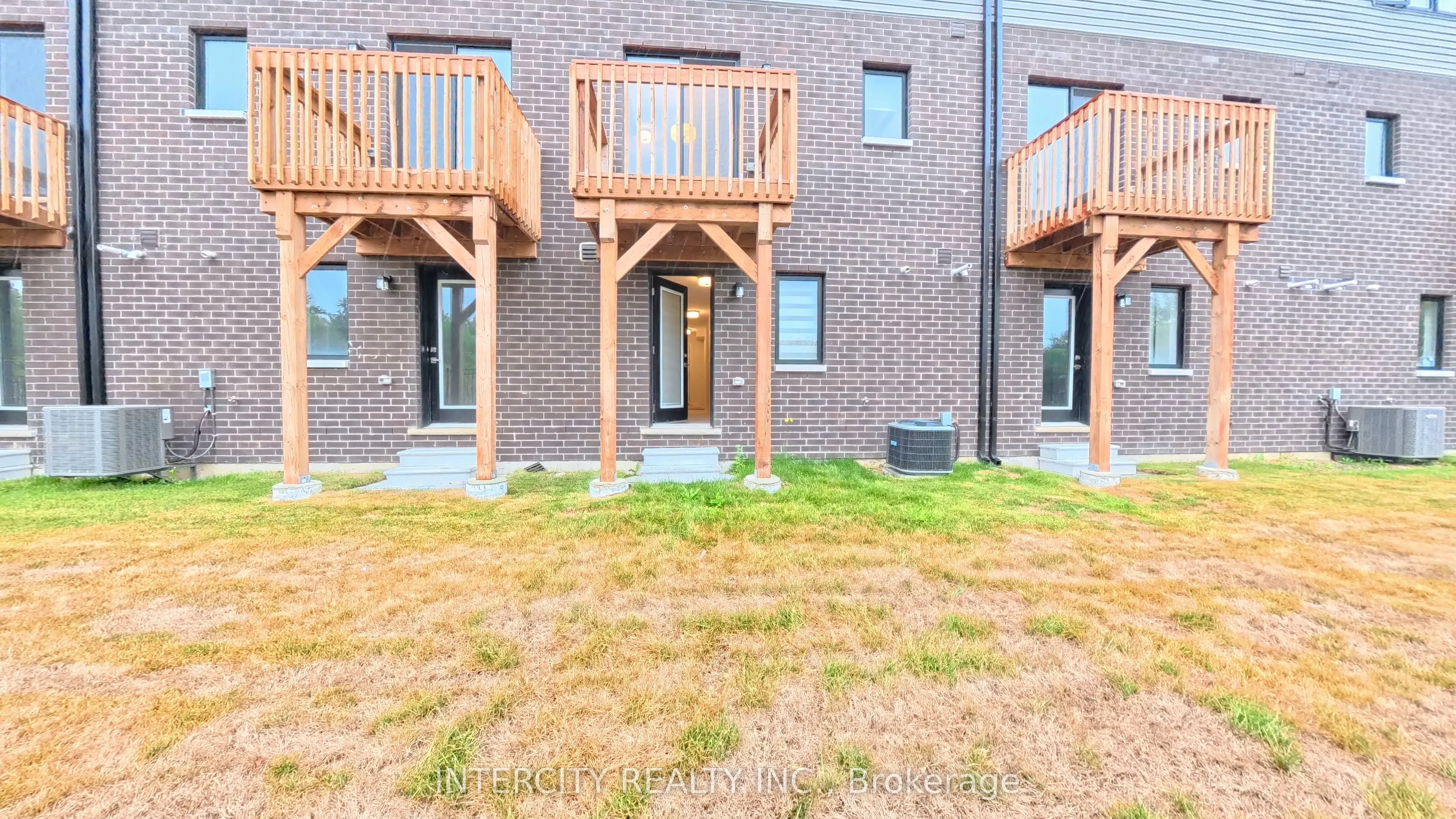 76 Fieldridge Crescent