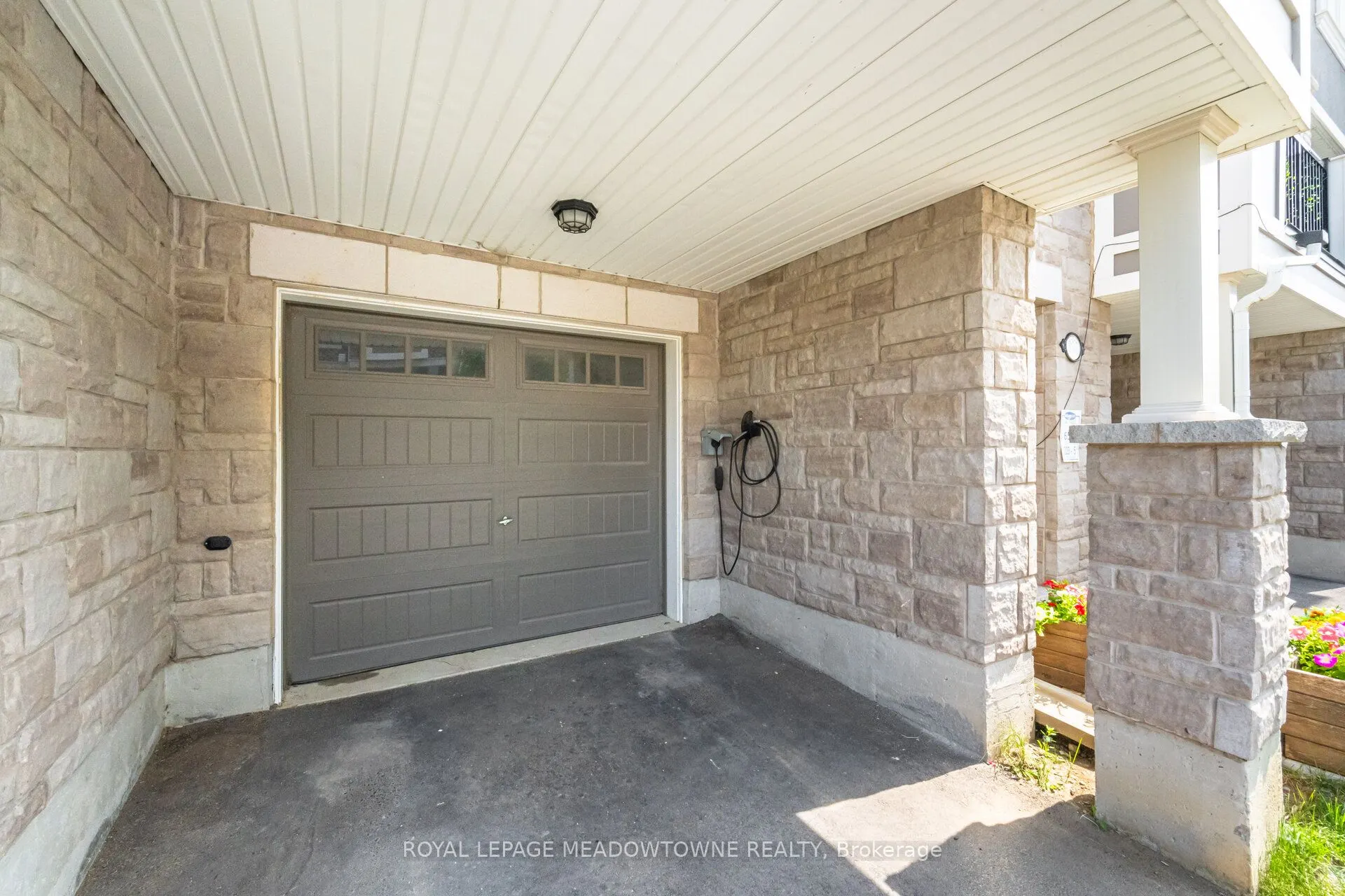 898 Cactus Point