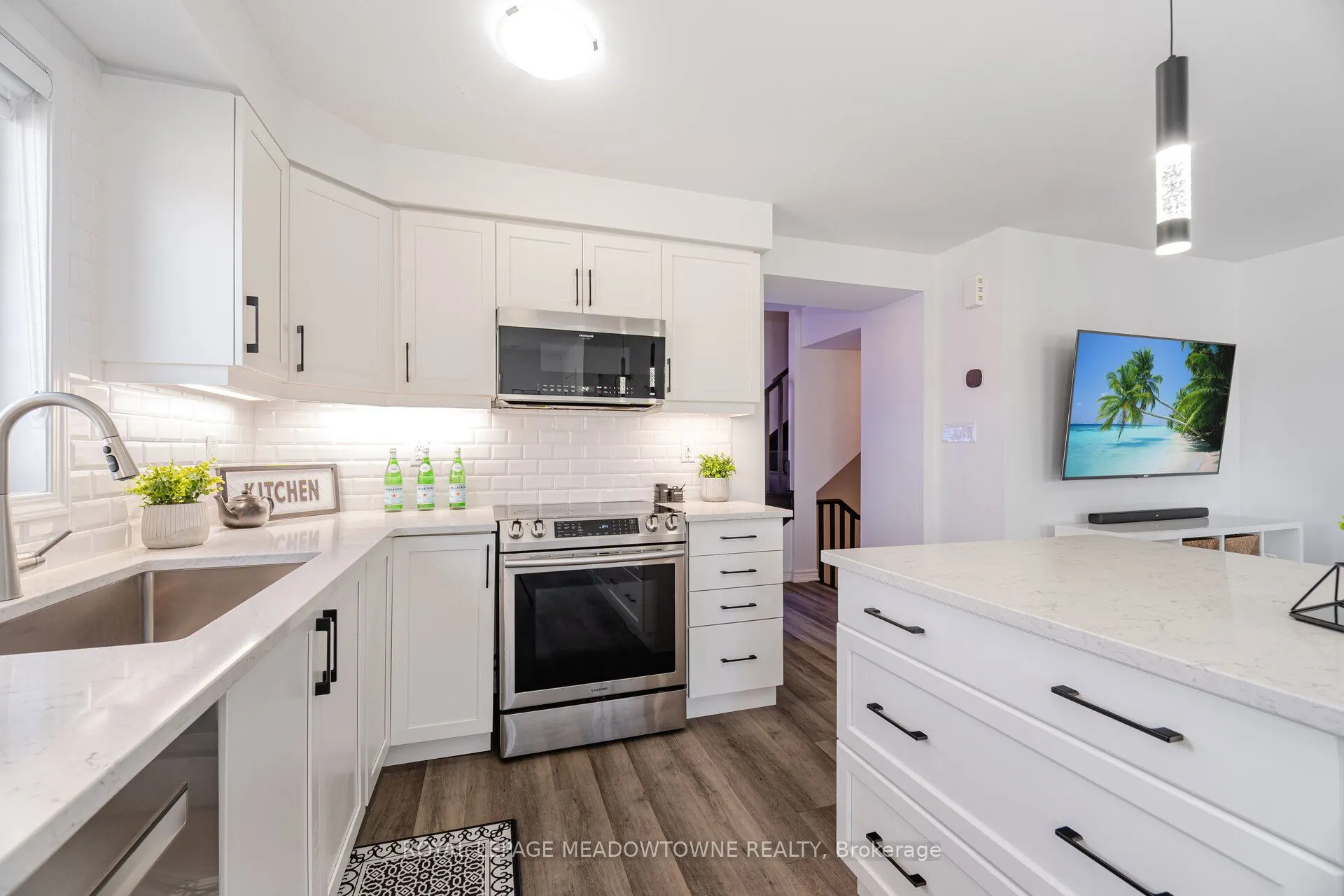 898 Cactus Point